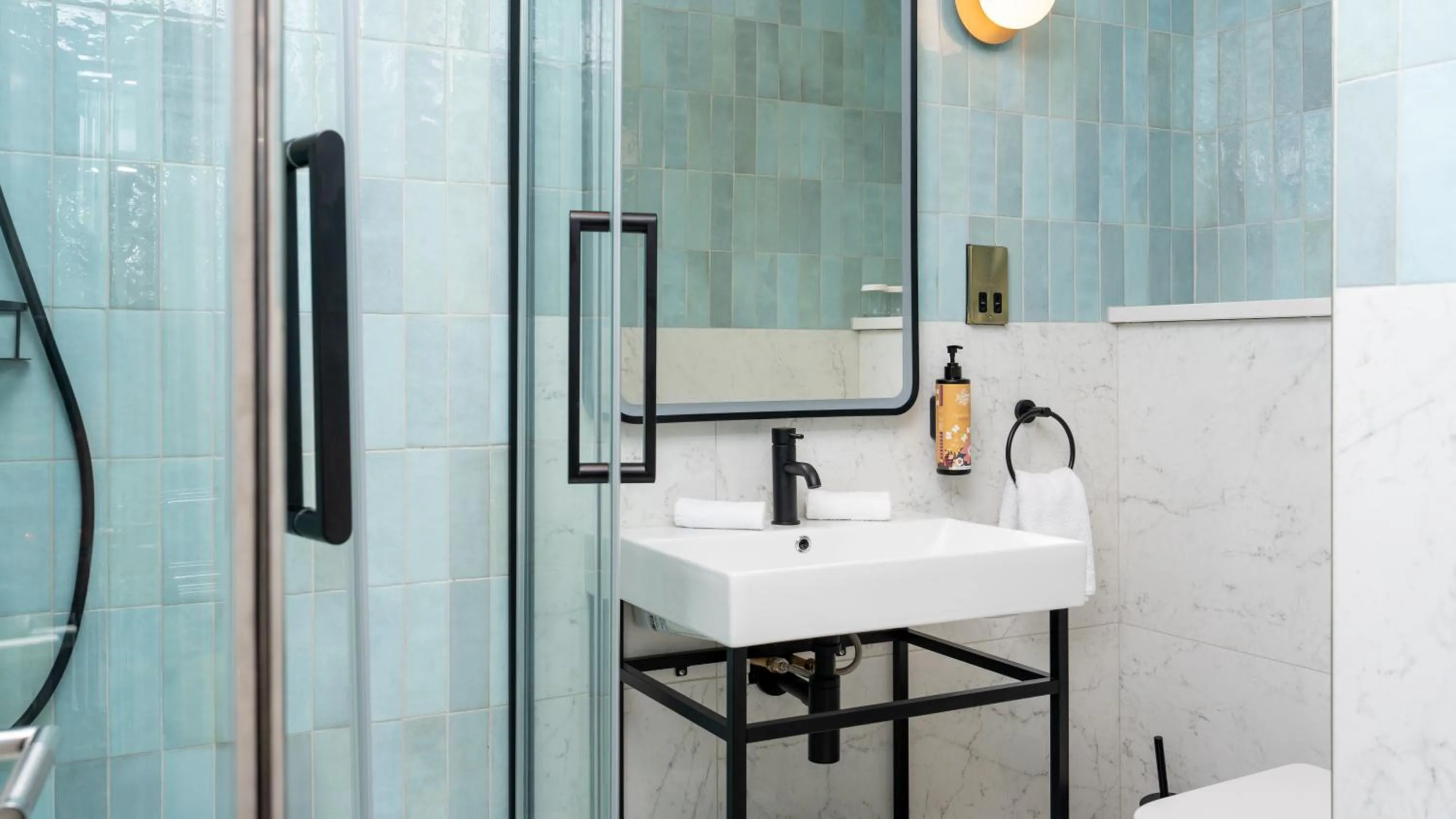 Bathroom in The Fleet