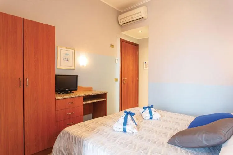 TV and multimedia, Bed in Hotel Tritone Rimini