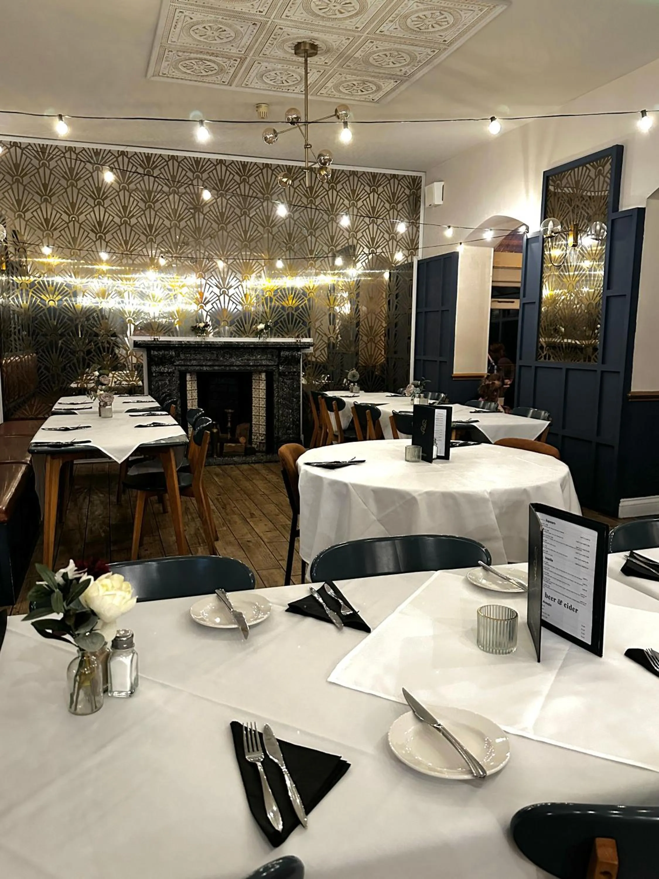 Restaurant/places to eat in The Jacobean Hotel