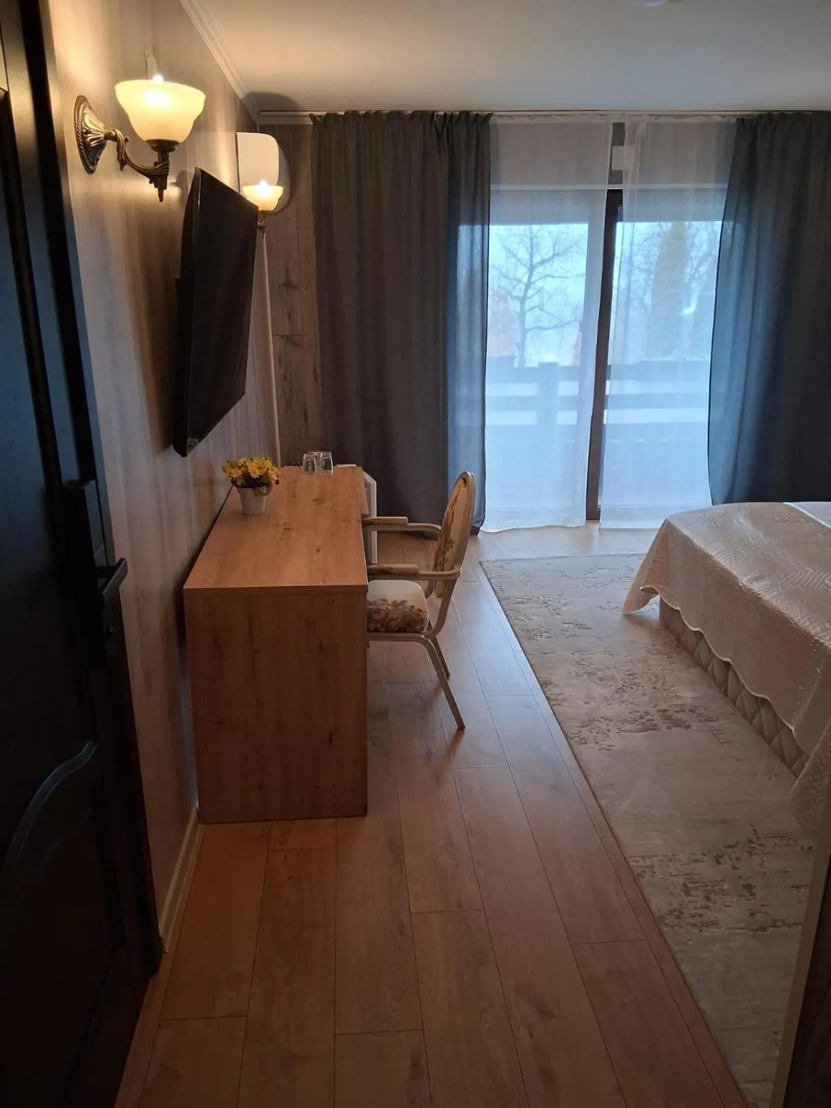 Bed in Hanu lu Mos Opinca