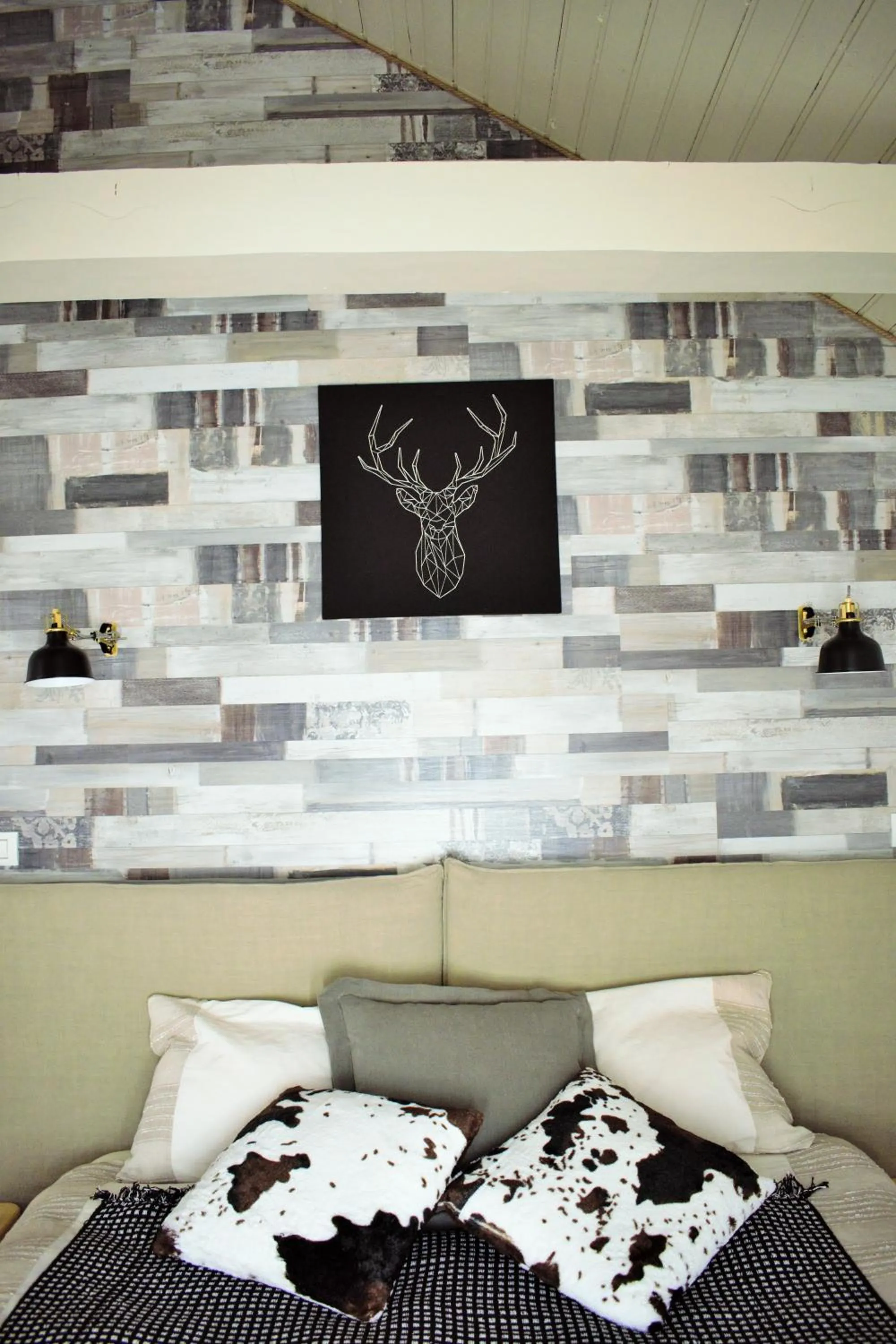 Bed in Hanu lu Mos Opinca