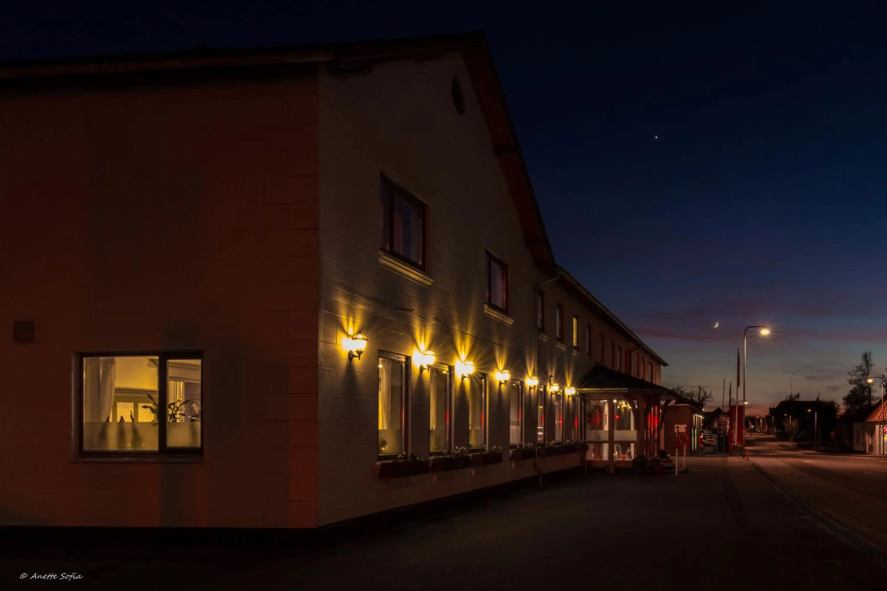 Facade/entrance in Sdr. Omme Kro & Hotel