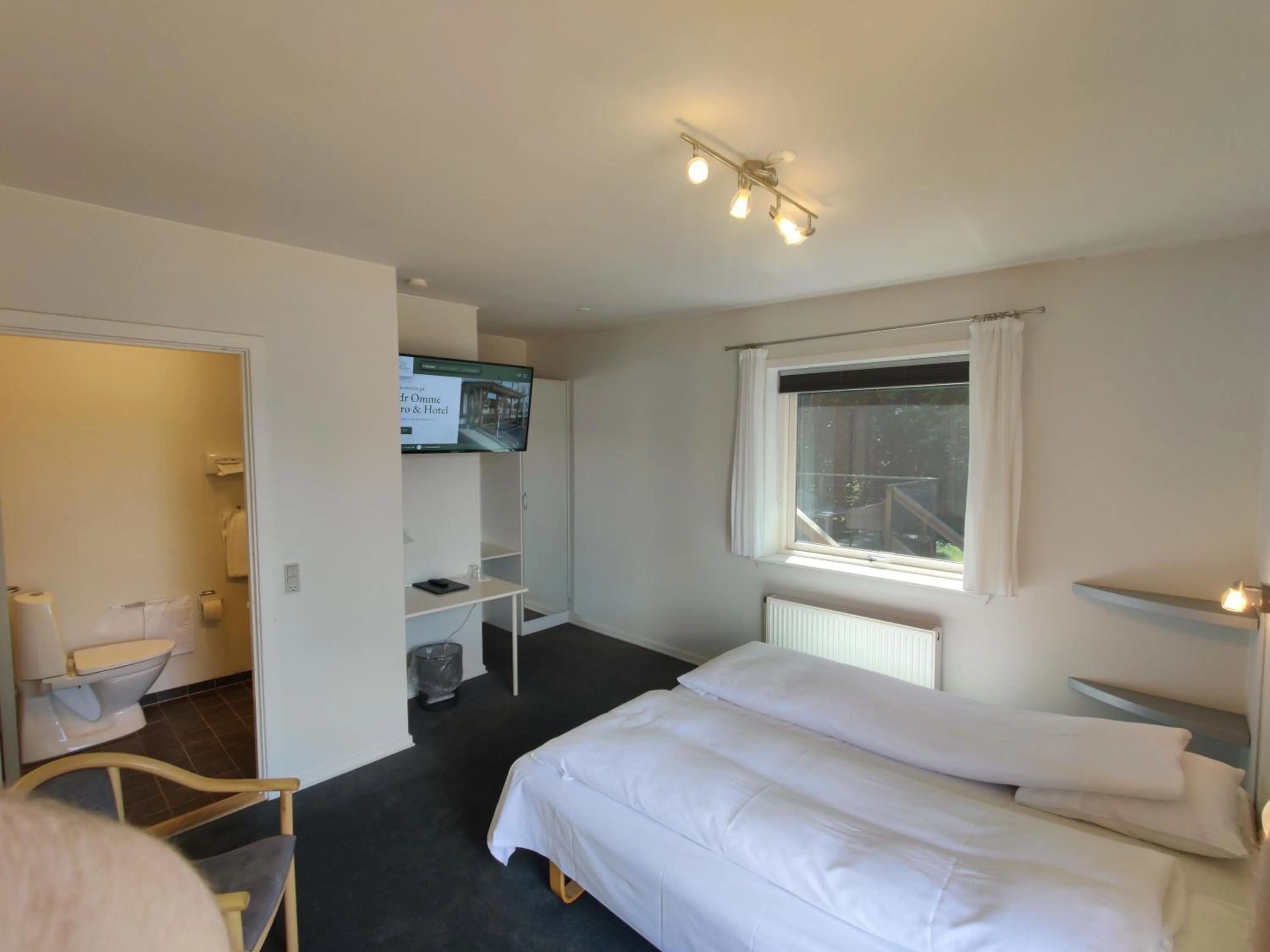 Bedroom, Bed in Sdr. Omme Kro & Hotel