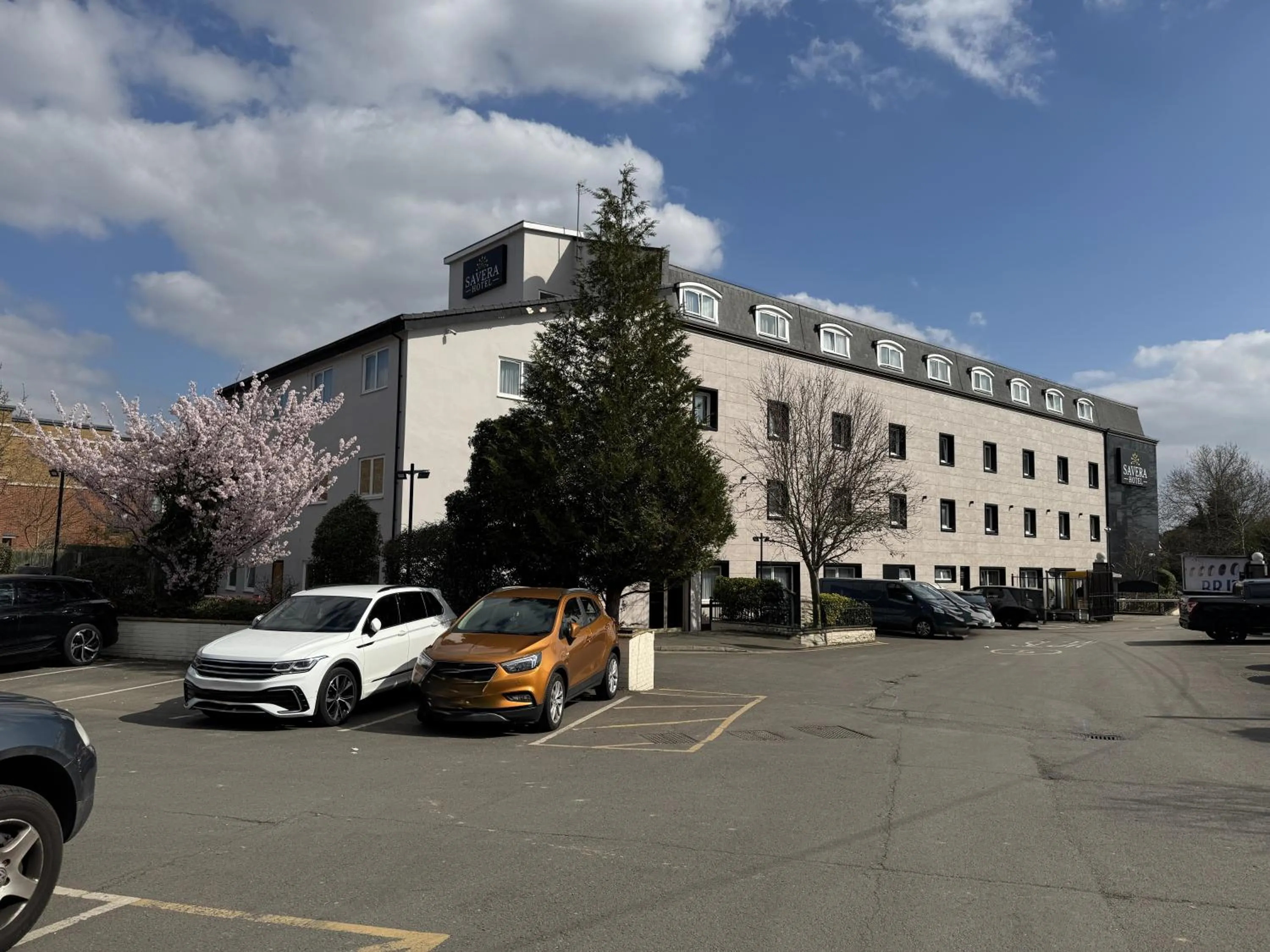 Parking in Savera Hotel South Ruislip