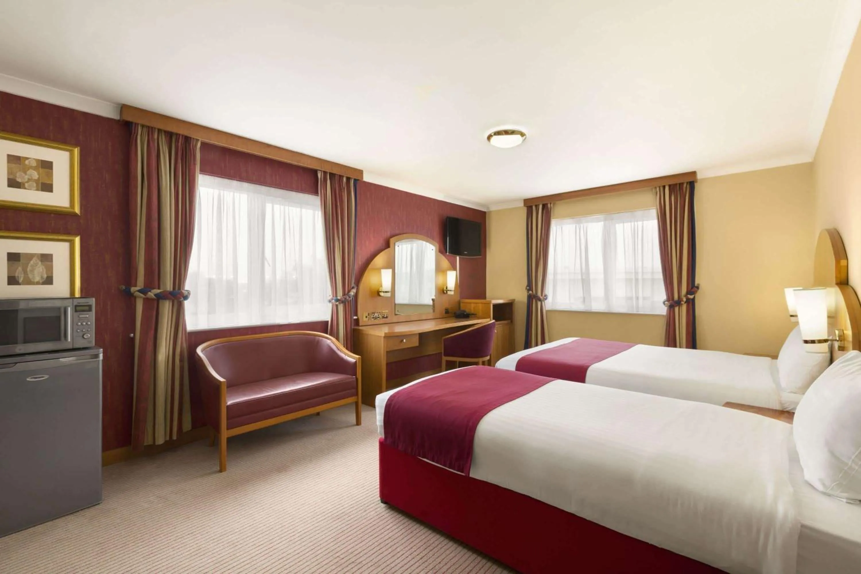 Photo of the whole room, Bed in Savera Hotel South Ruislip