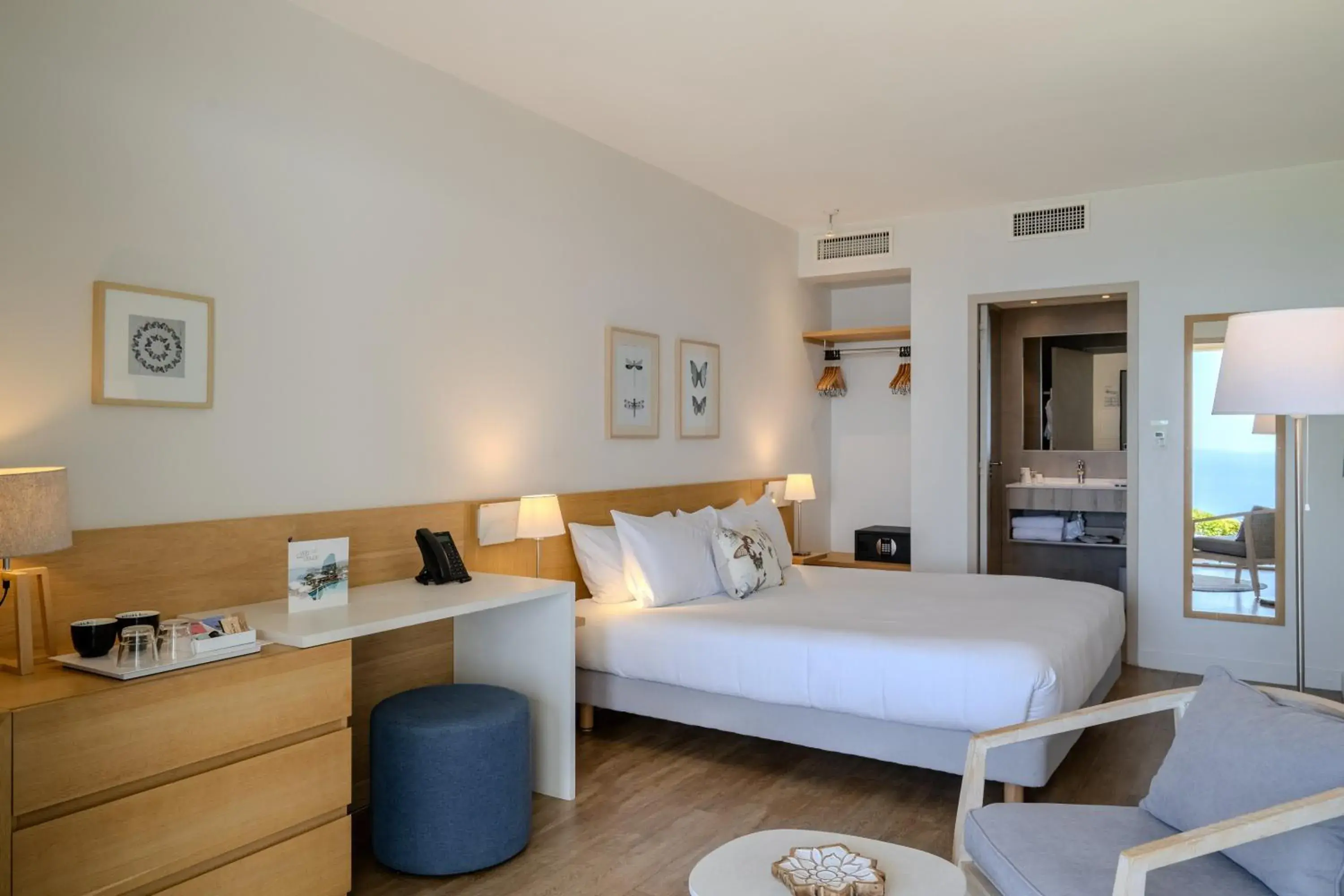 Superior Room Ground Floor with Sea View in Hôtel La Villa Douce Superior Room Ground Floor with Sea View in Hôtel La Villa Douce