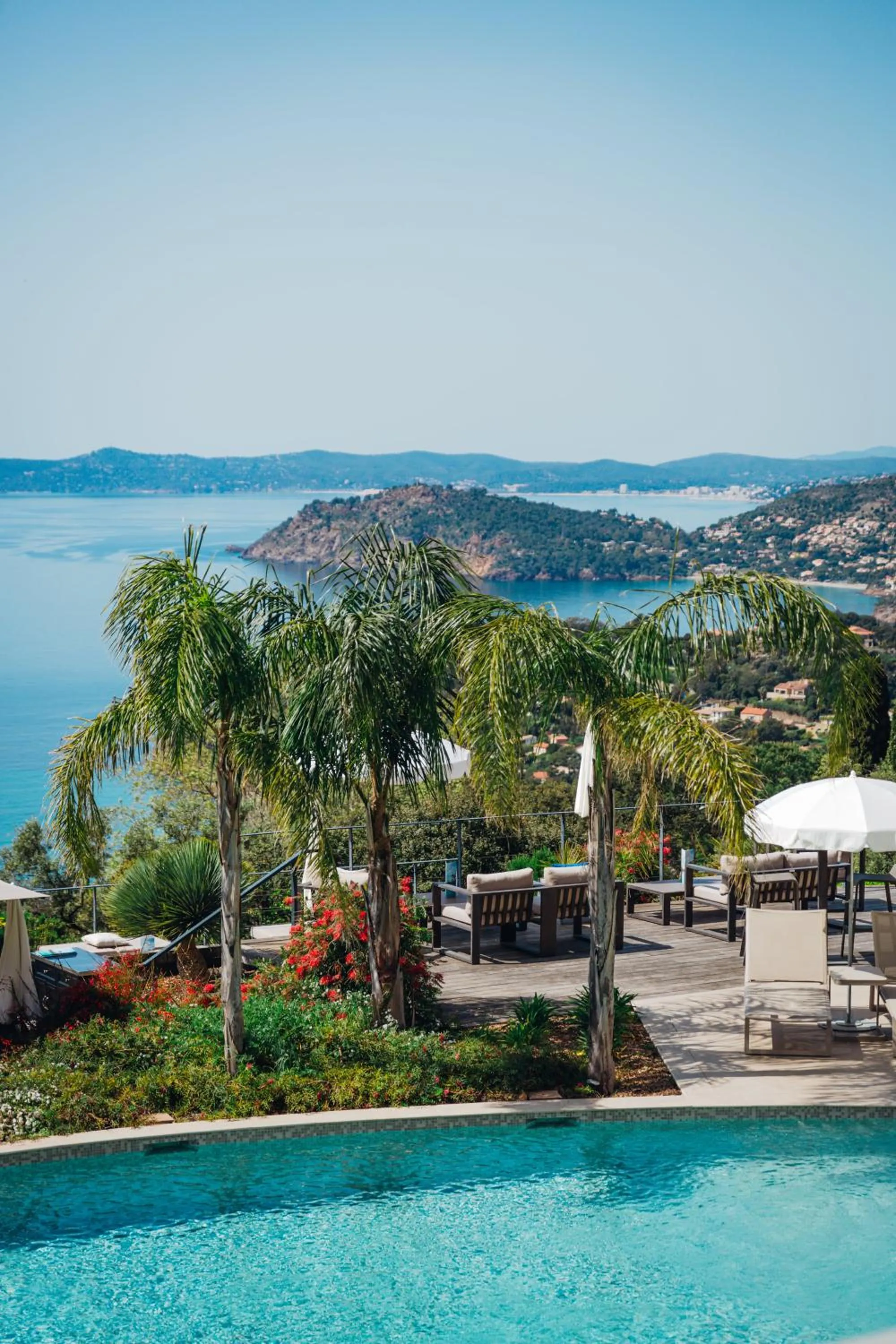 Property building in Hôtel La Villa Douce