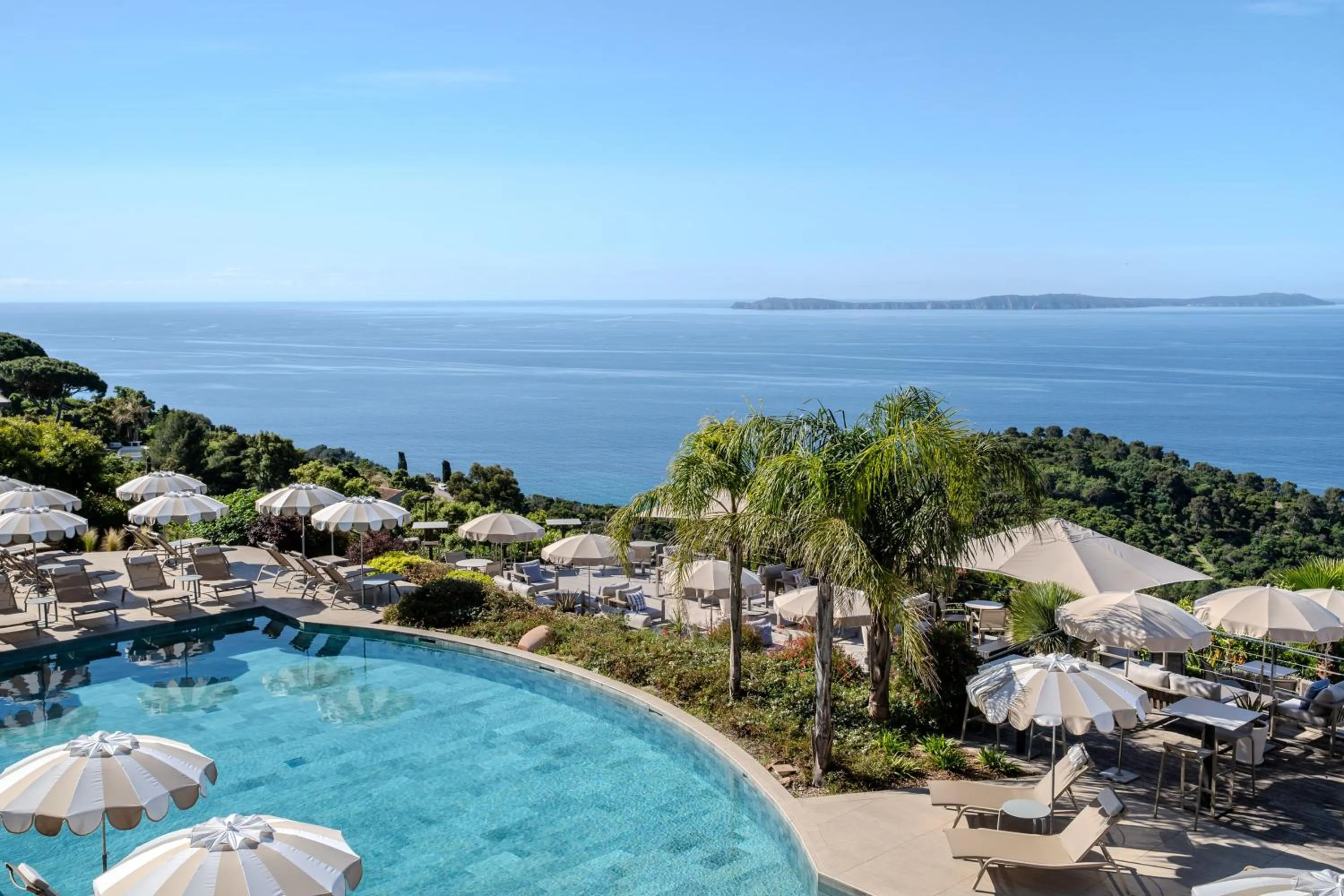 Property building in Hôtel La Villa Douce