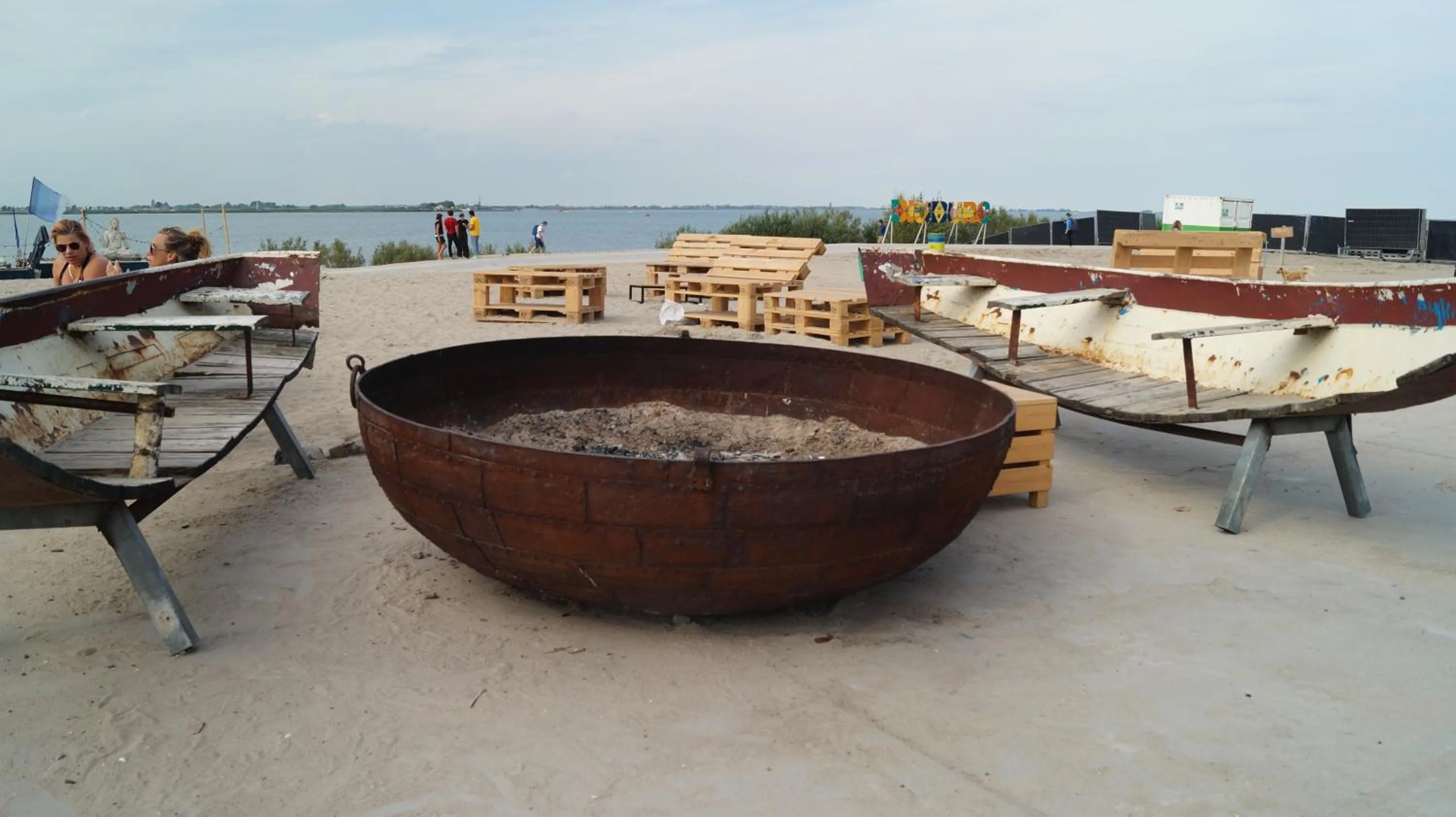 Restaurant/places to eat in Room With A Few