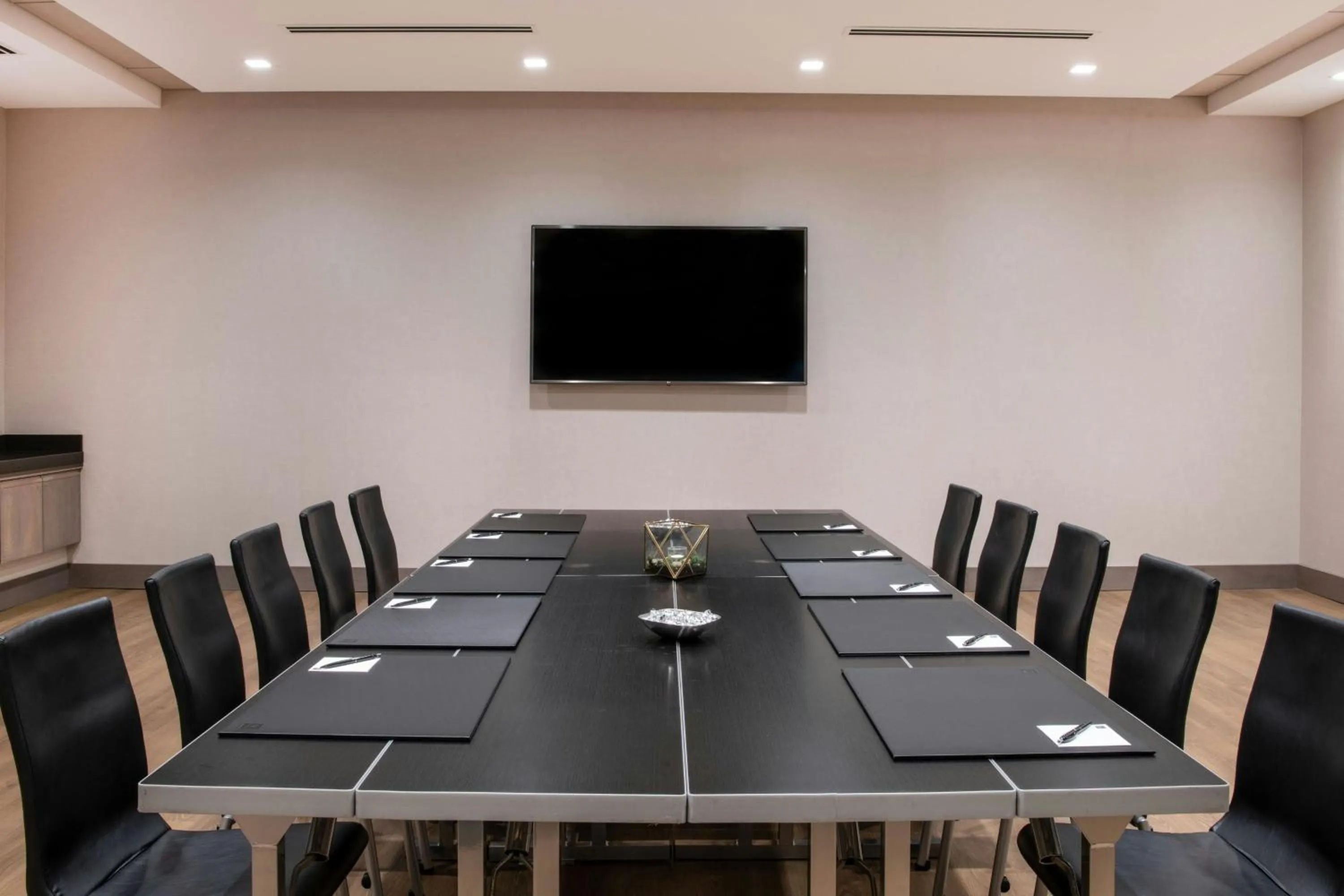 Meeting/conference room in AC Hotel by Marriott Seattle Bellevue/Downtown