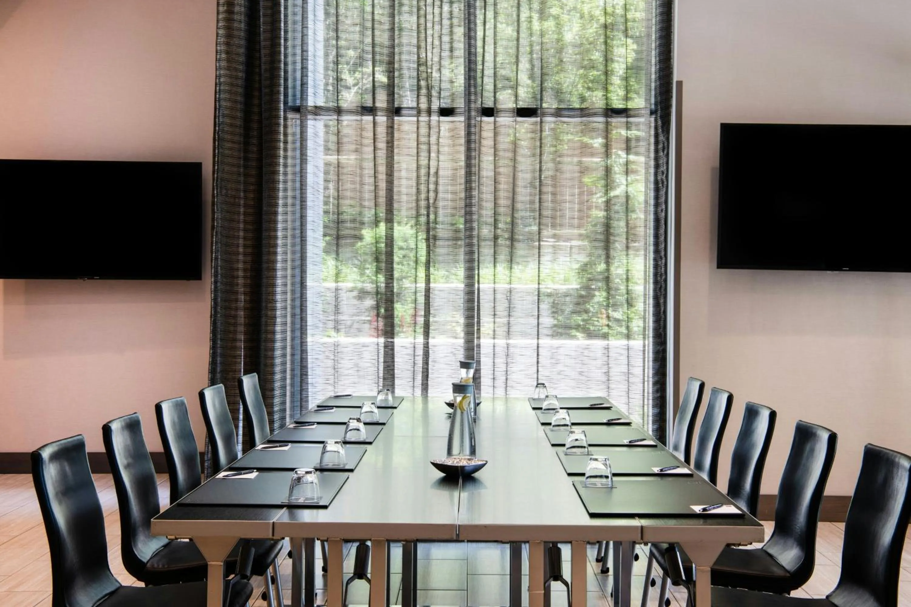 Meeting/conference room in AC Hotel by Marriott Seattle Bellevue/Downtown
