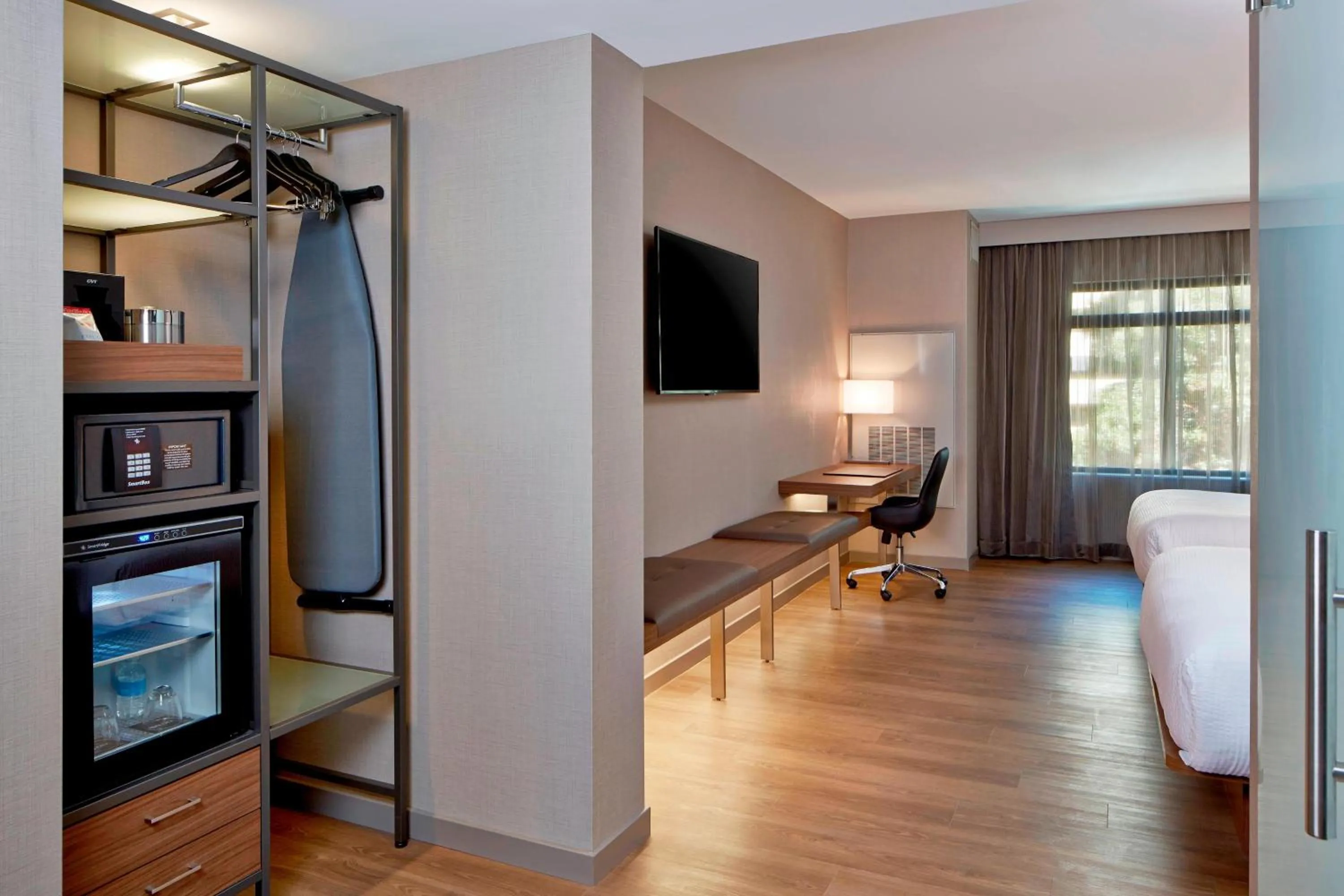 Photo of the whole room, Bed in AC Hotel by Marriott Seattle Bellevue/Downtown