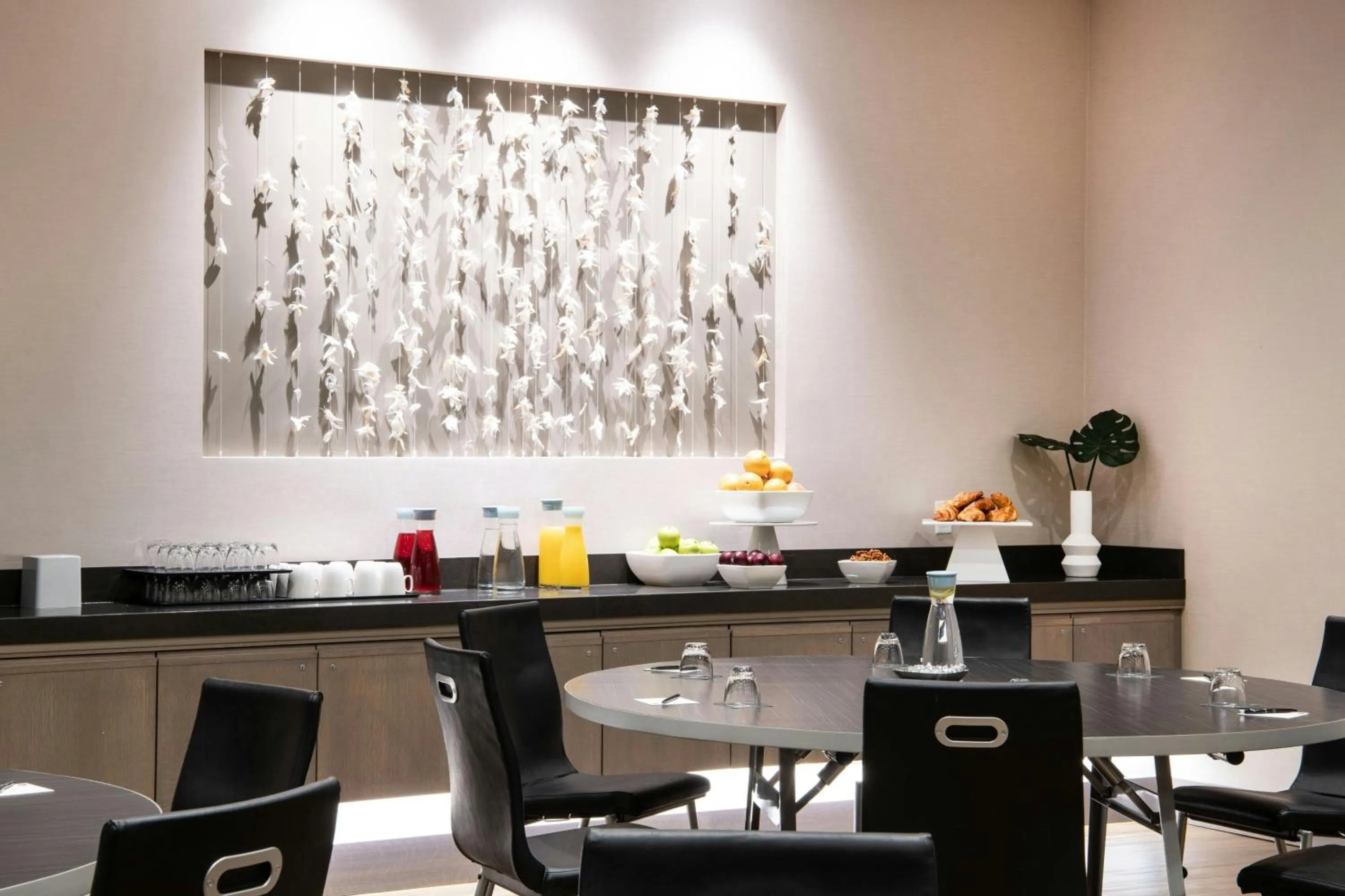 Meeting/conference room in AC Hotel by Marriott Seattle Bellevue/Downtown