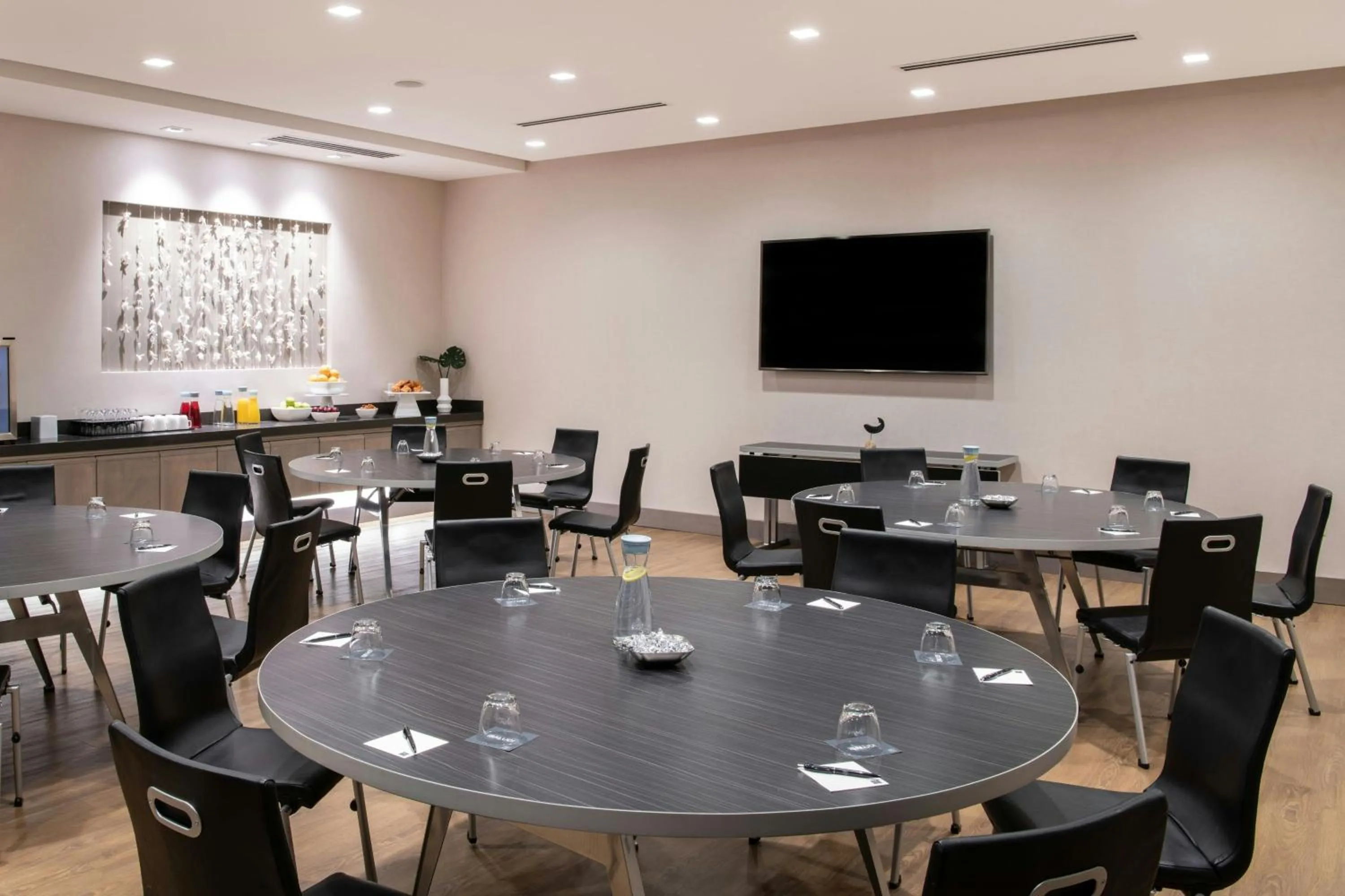 Meeting/conference room in AC Hotel by Marriott Seattle Bellevue/Downtown
