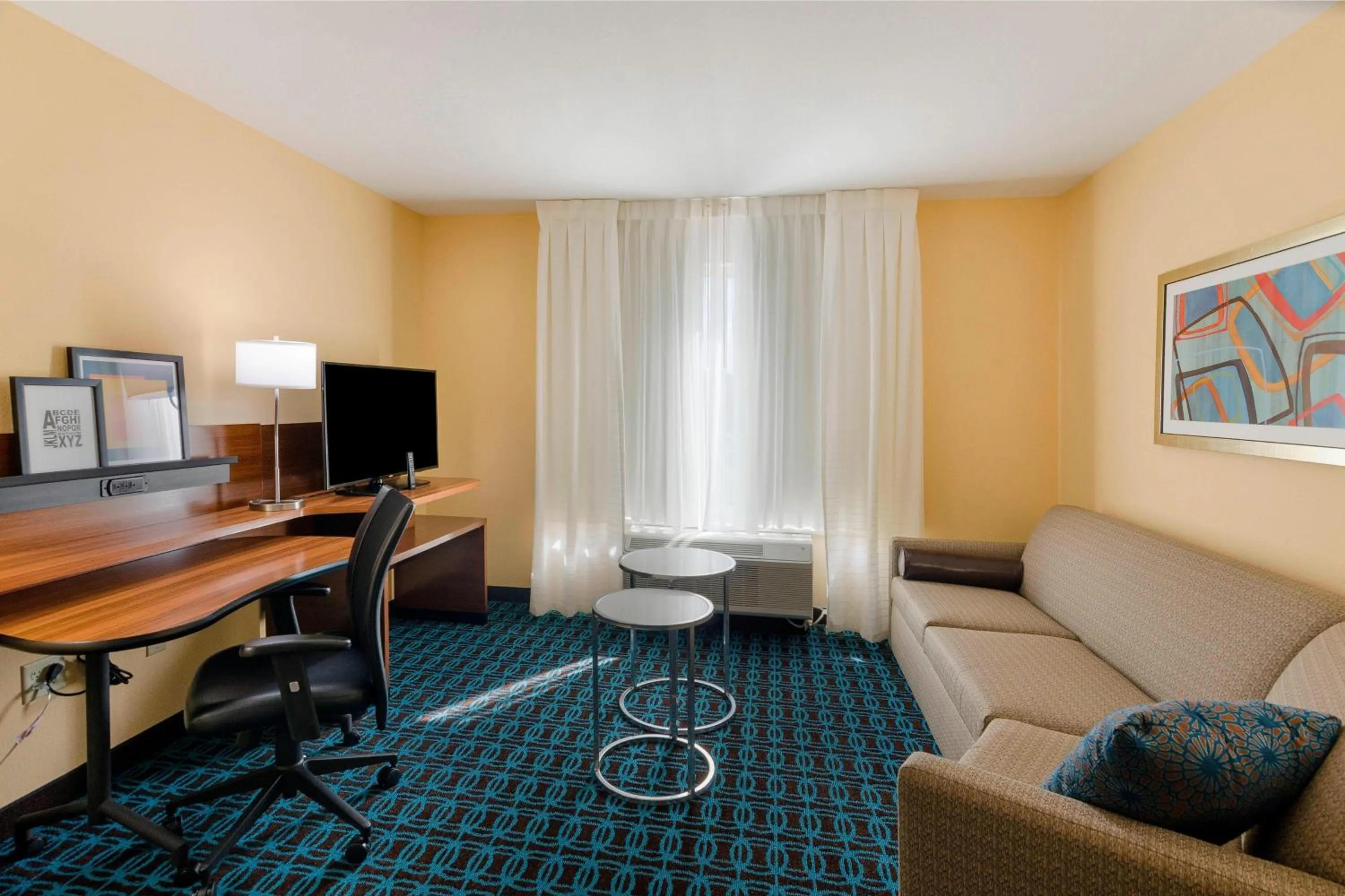 Living room in Fairfield Inn & Suites by Marriott Abingdon