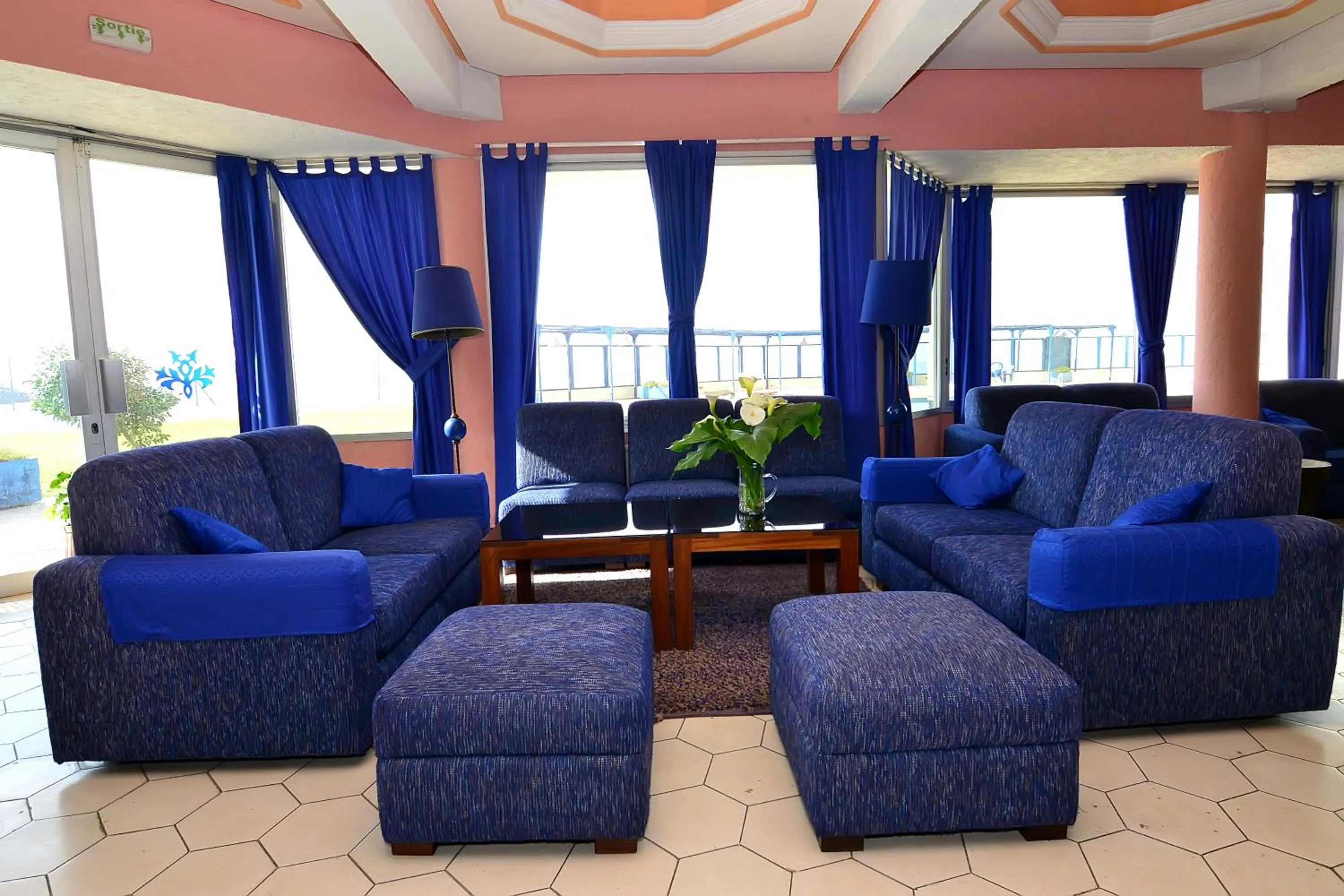 Living room in UMH Tarik Hotel