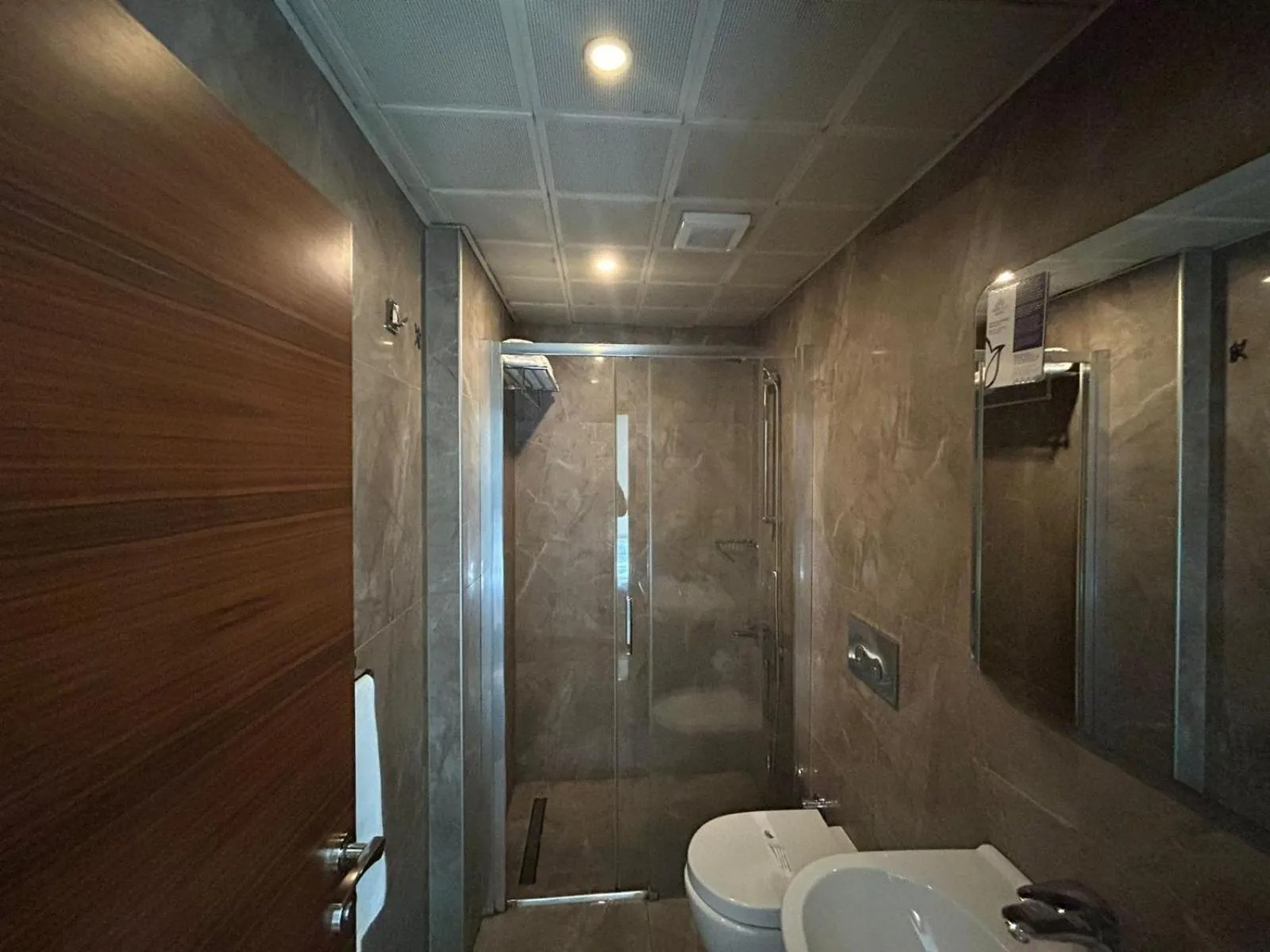 Bathroom in Reikartz 2017