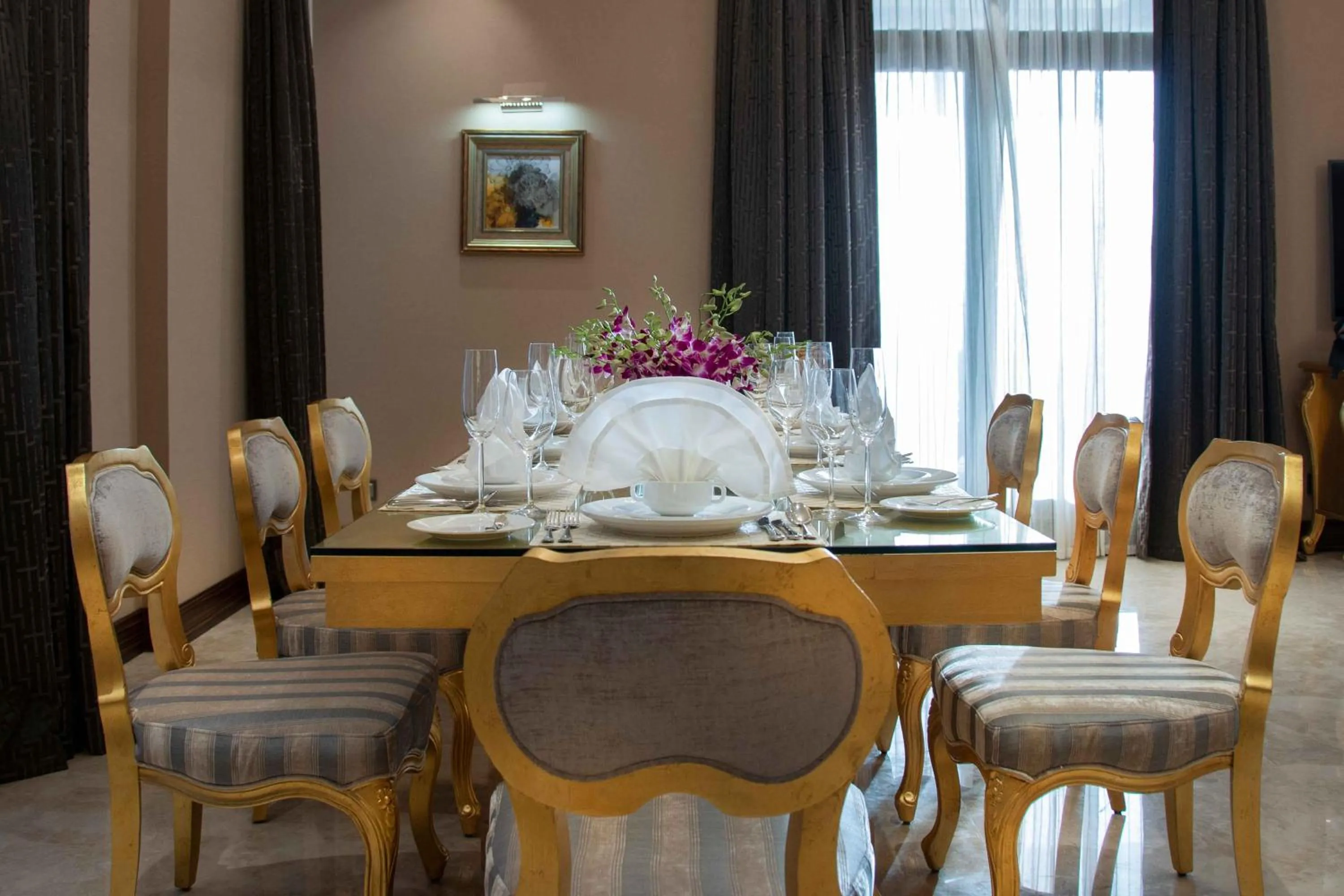 Dining area in Warwick Al Khobar