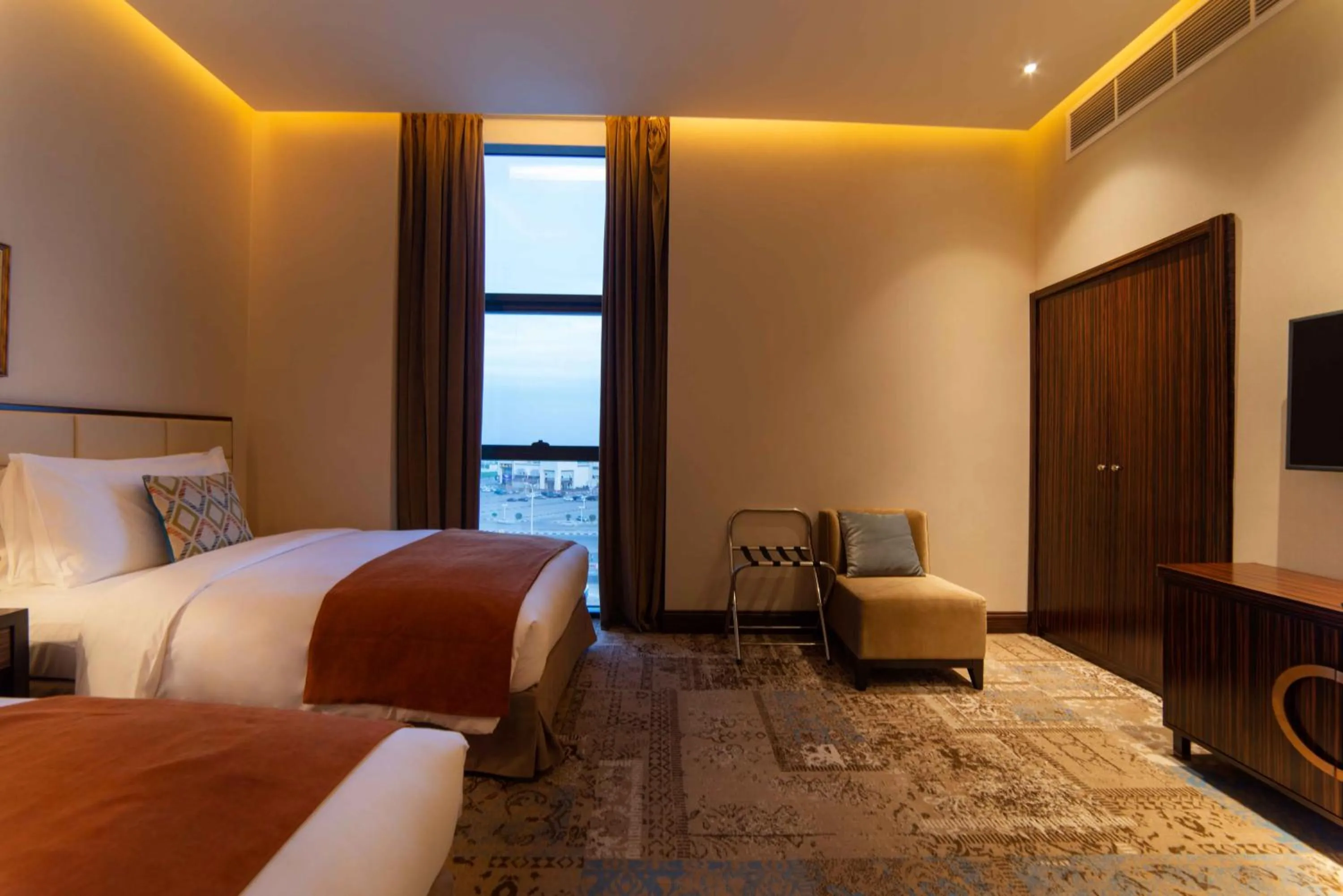 Photo of the whole room, Bed in Warwick Al Khobar