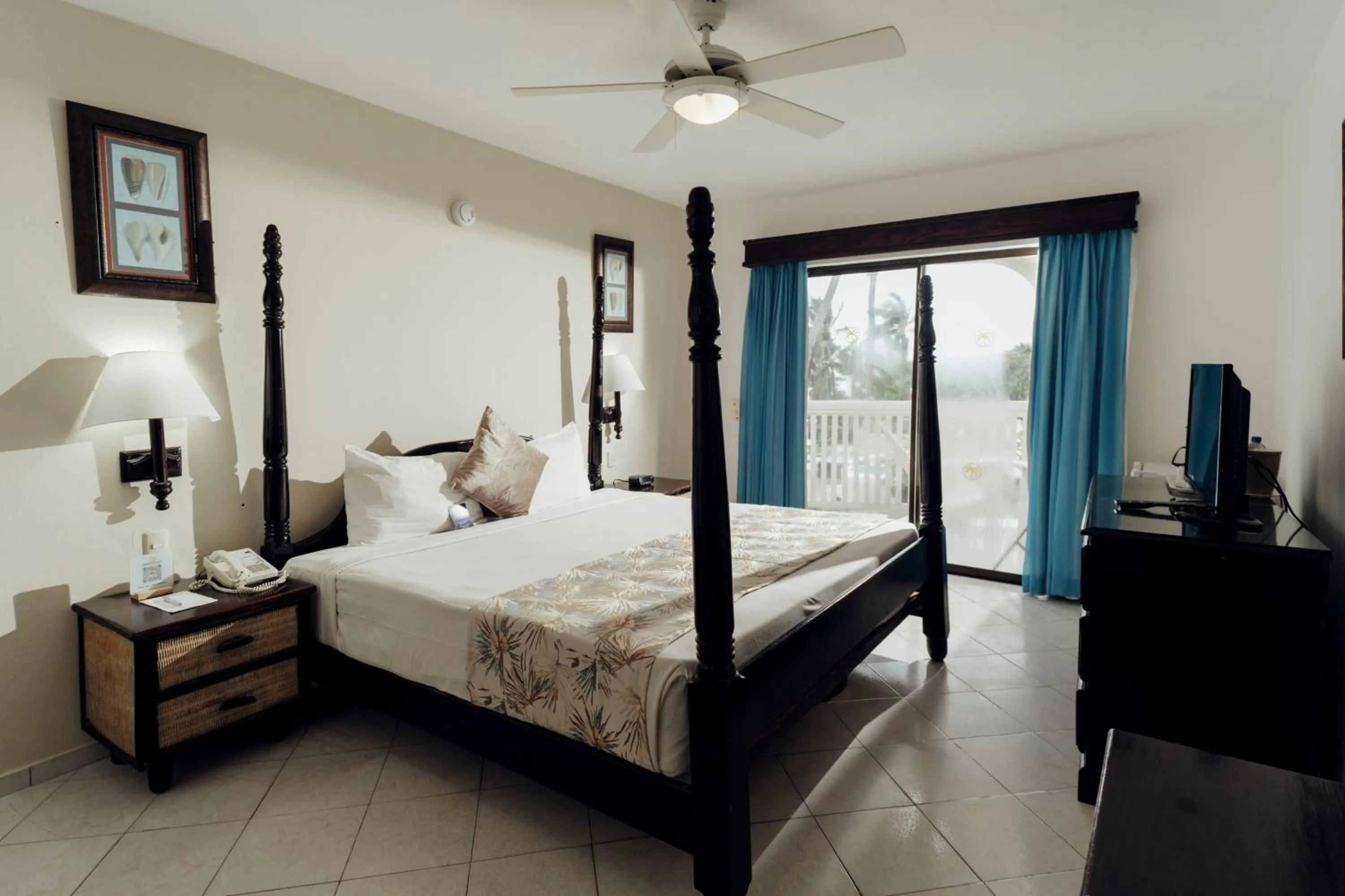 TV and multimedia, Bed in Lifestyle Tropical Beach Resort & Spa All Inclusive