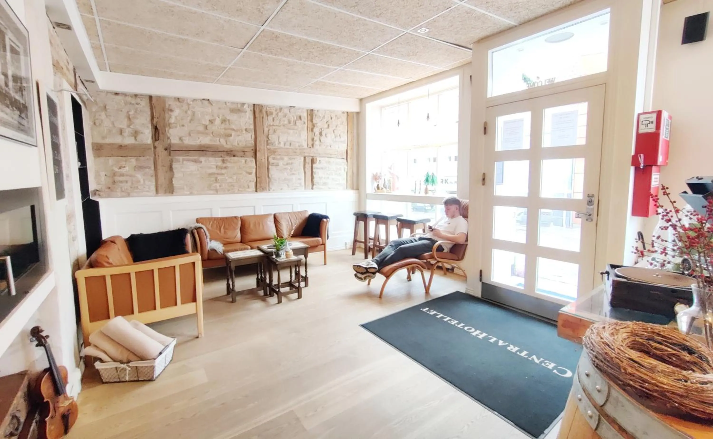 Communal lounge/ TV room in CentralHotellet