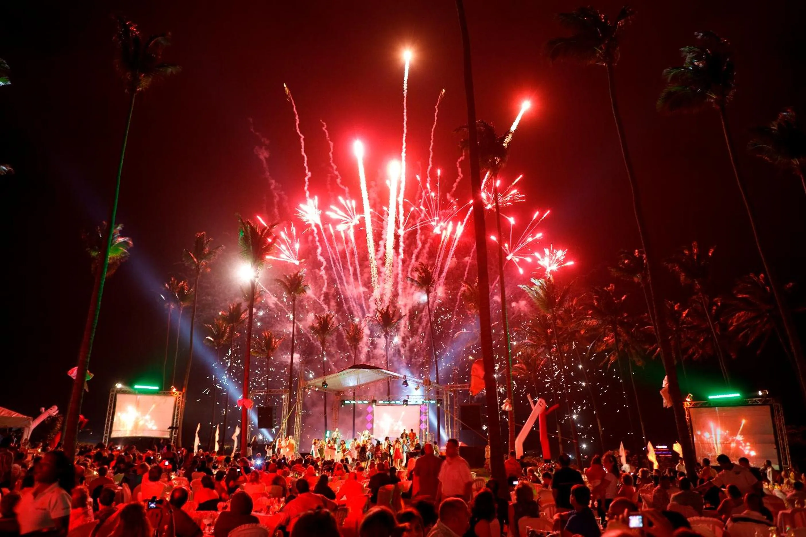 Evening entertainment in Lifestyle Crown Residence Suites