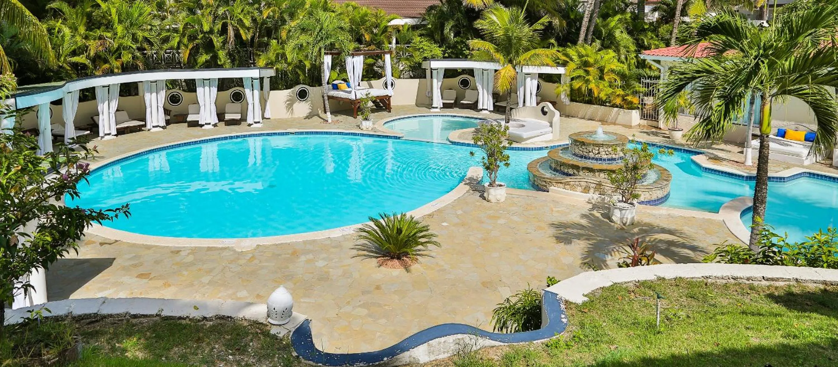 Garden in Lifestyle Crown Residence Suites