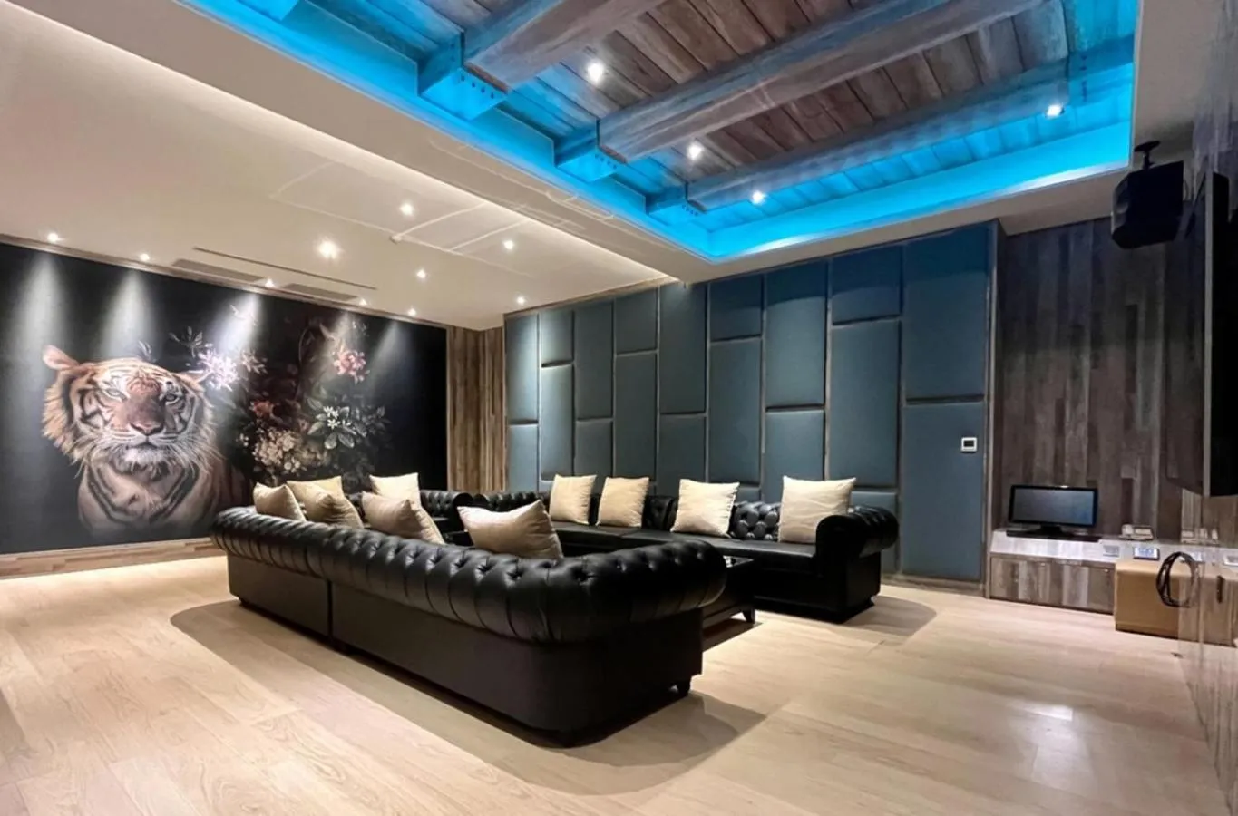 Photo of the whole room in Aquarius Motel