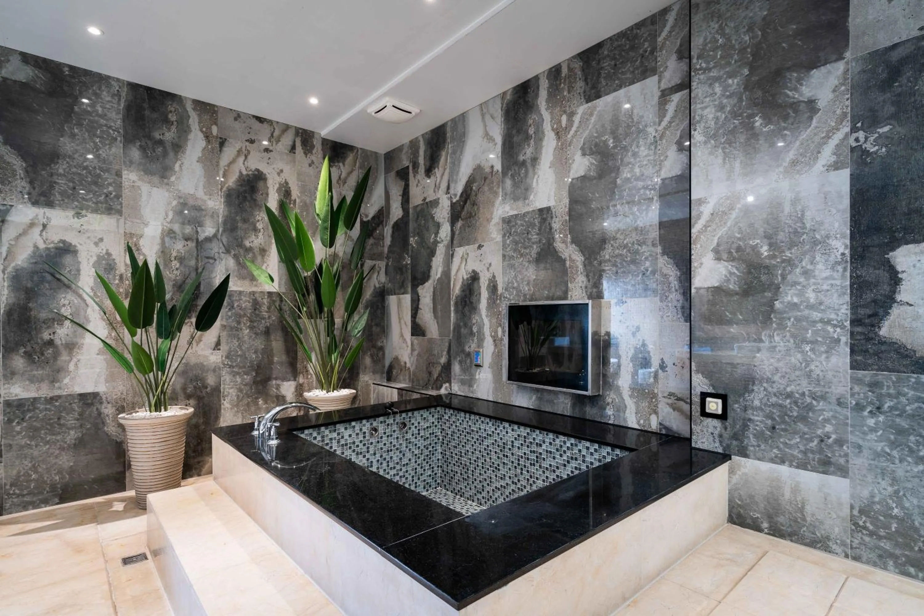 Bathroom in Aquarius Motel