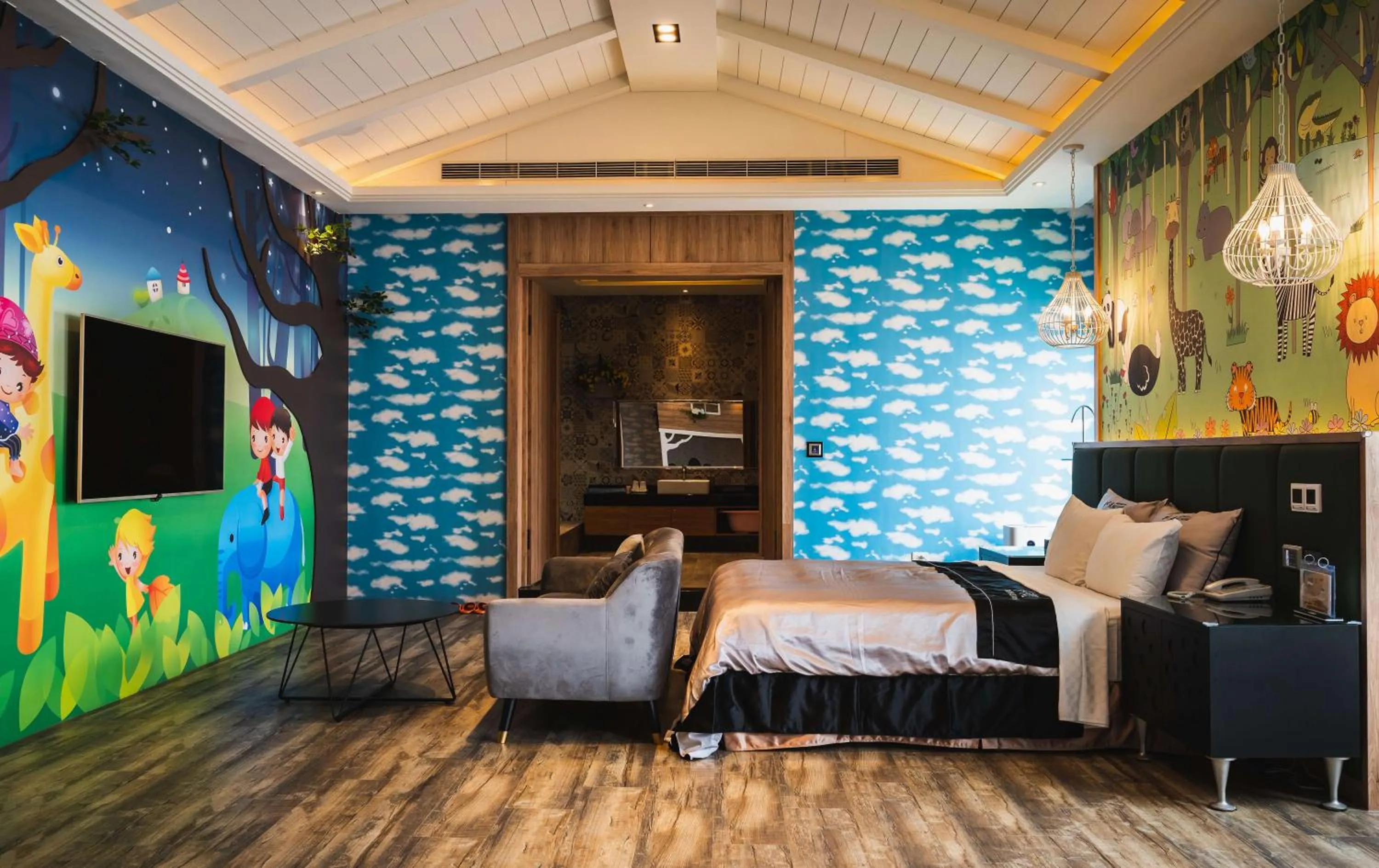 Photo of the whole room, Bed in Aquarius Motel