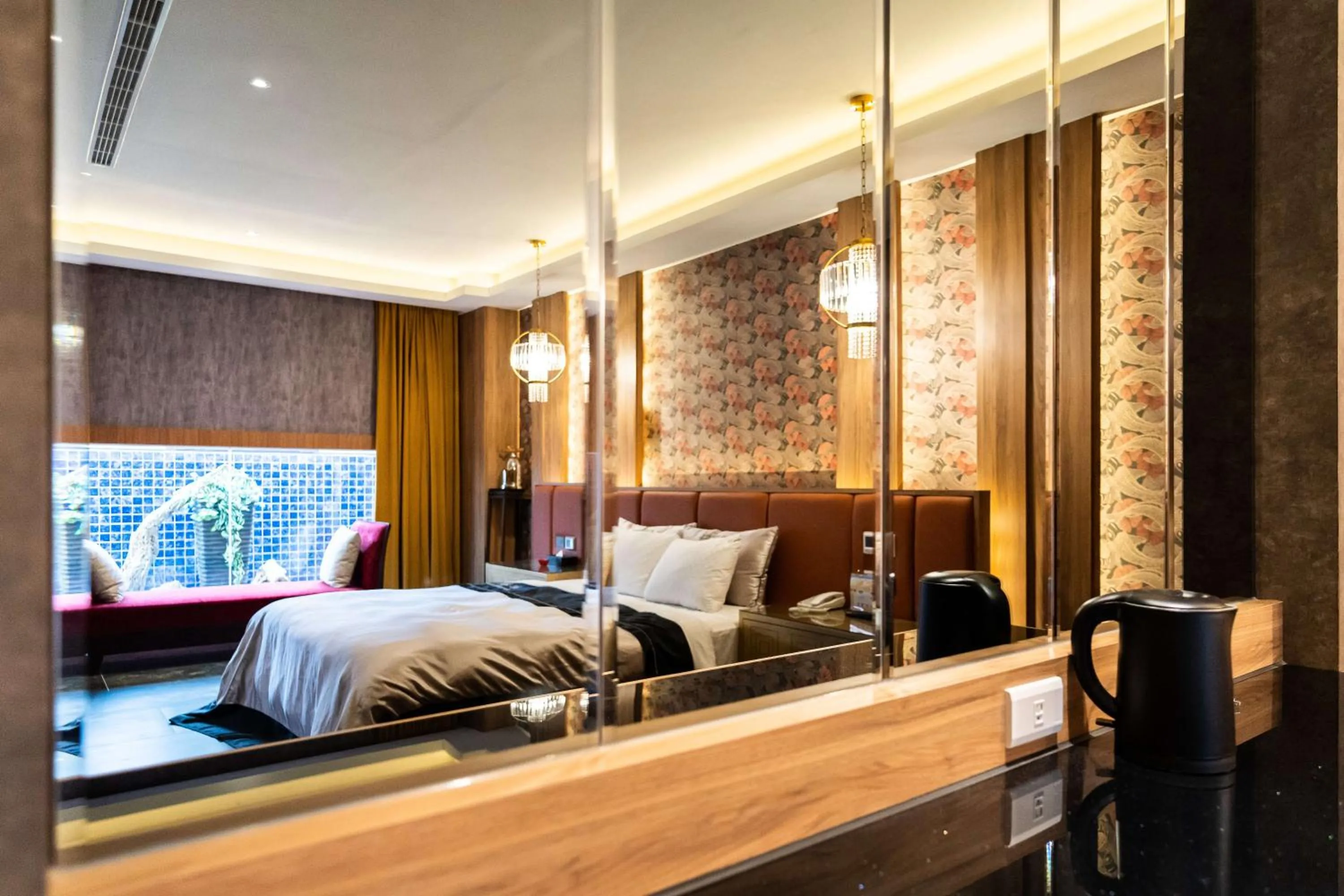 Photo of the whole room, Bed in Aquarius Motel