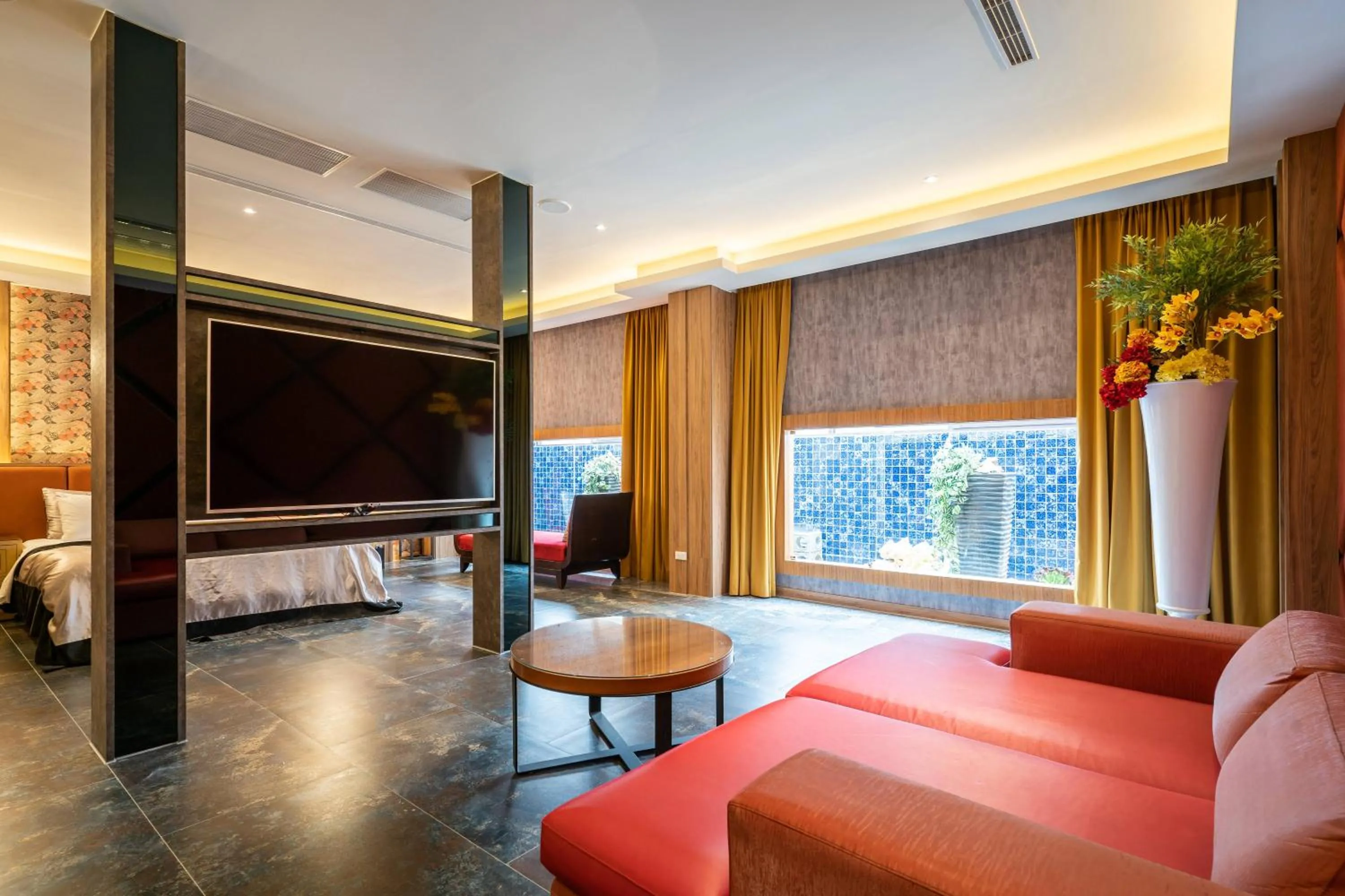 Photo of the whole room, Bed in Aquarius Motel