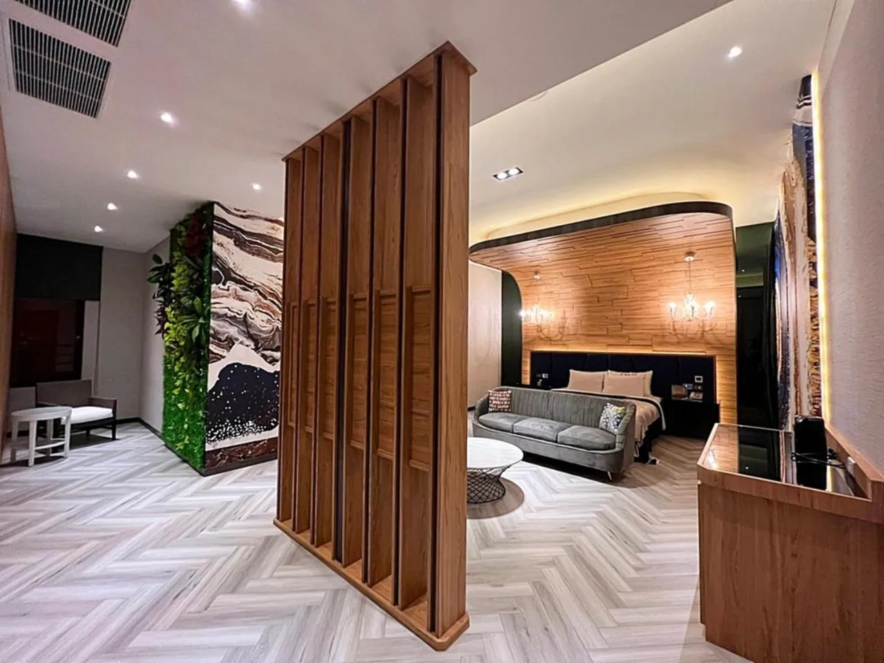 Photo of the whole room, Bed in Aquarius Motel