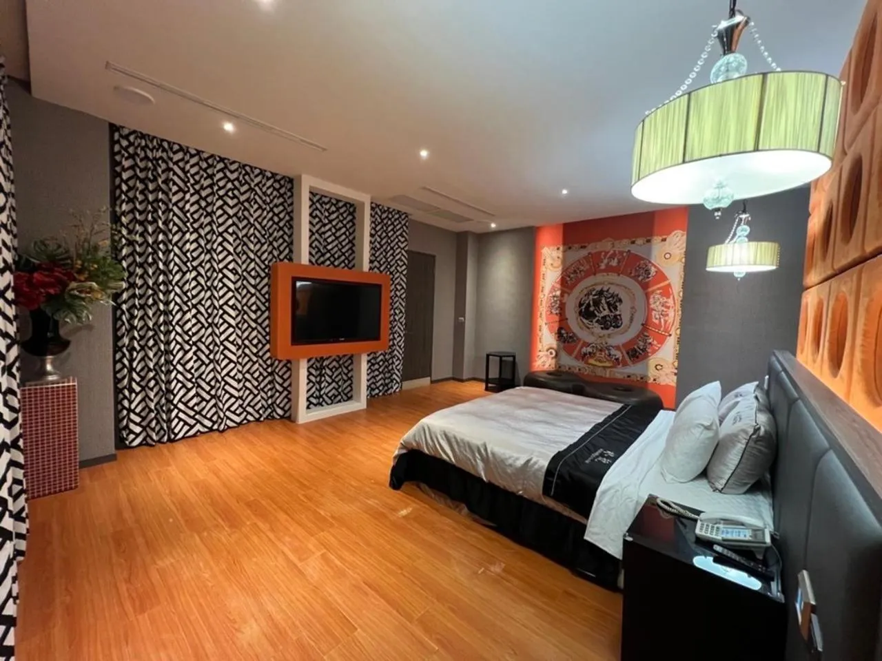 Photo of the whole room, Bed in Aquarius Motel