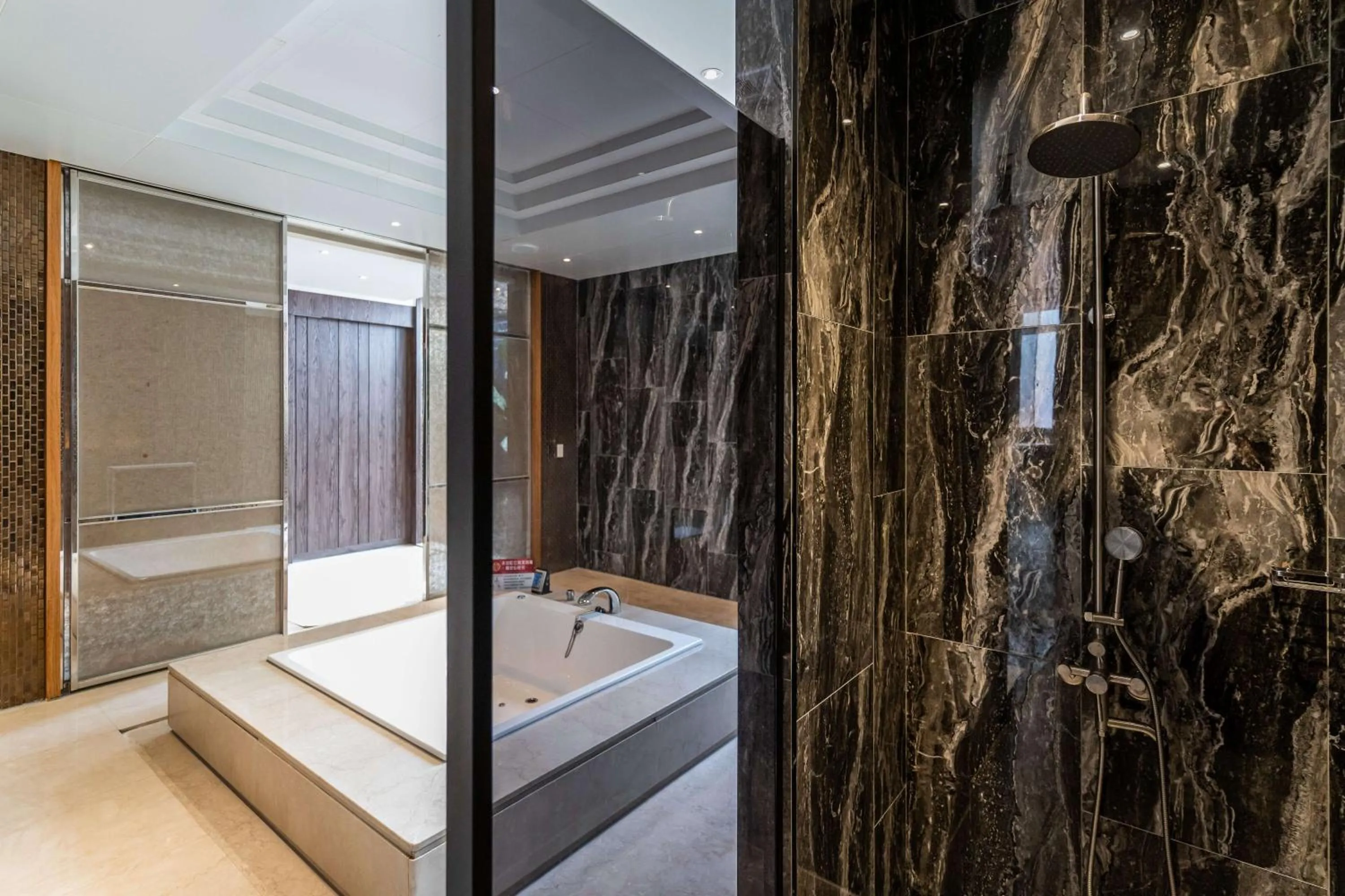 Bathroom, Bed in Aquarius Motel