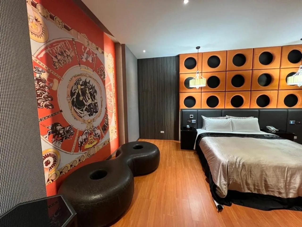 Photo of the whole room, Bed in Aquarius Motel