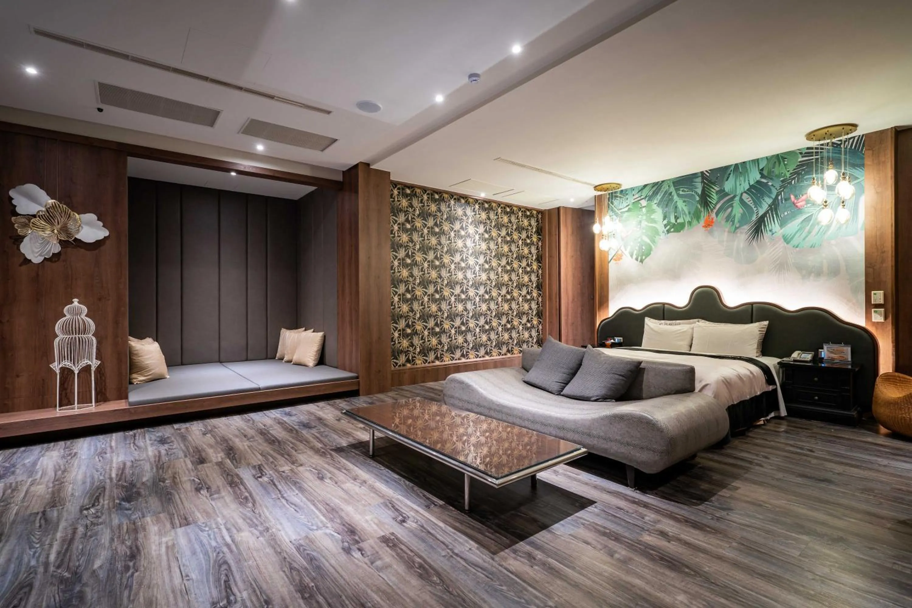 Photo of the whole room, Bed in Aquarius Motel