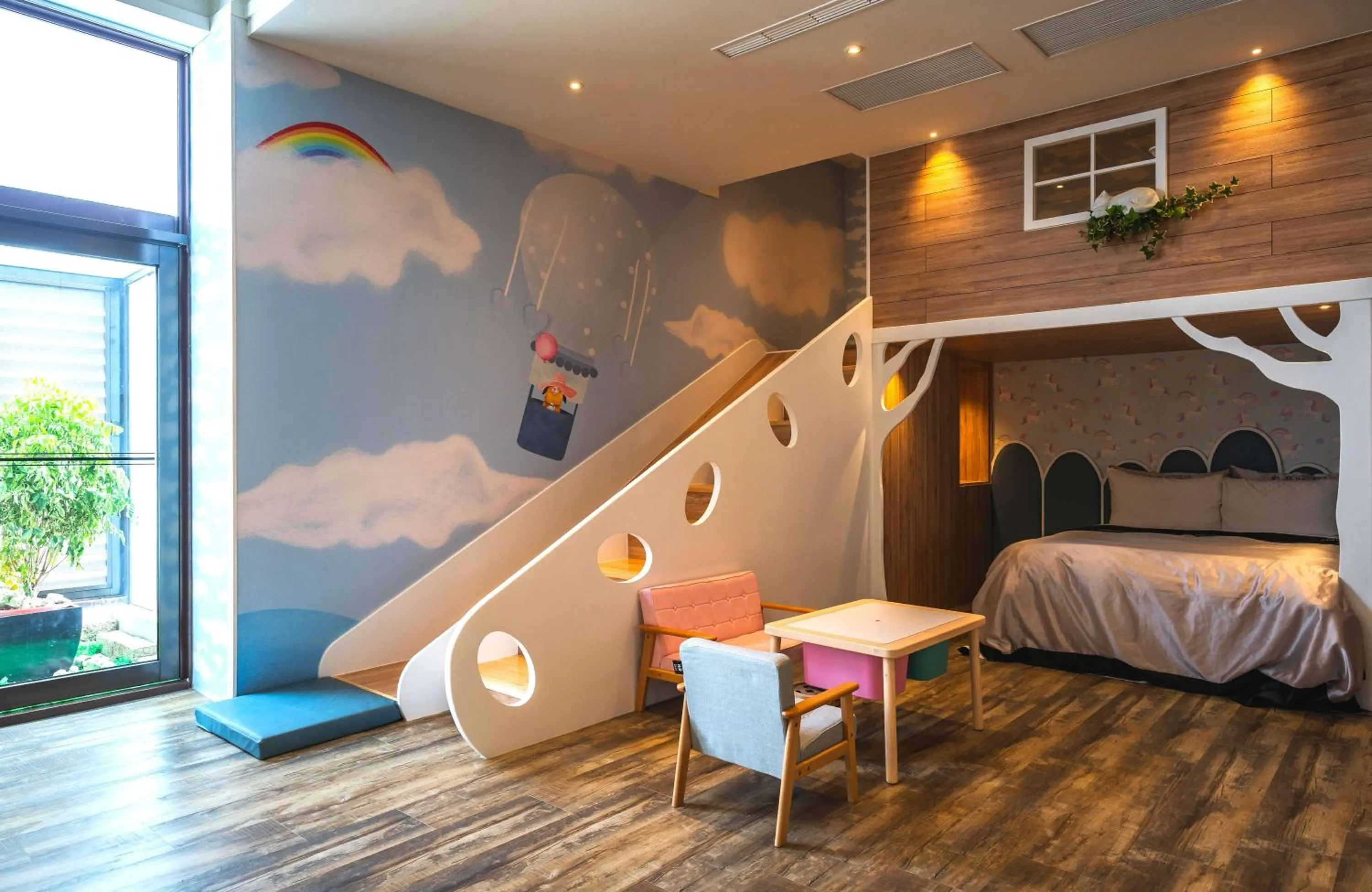 Photo of the whole room, Bed in Aquarius Motel