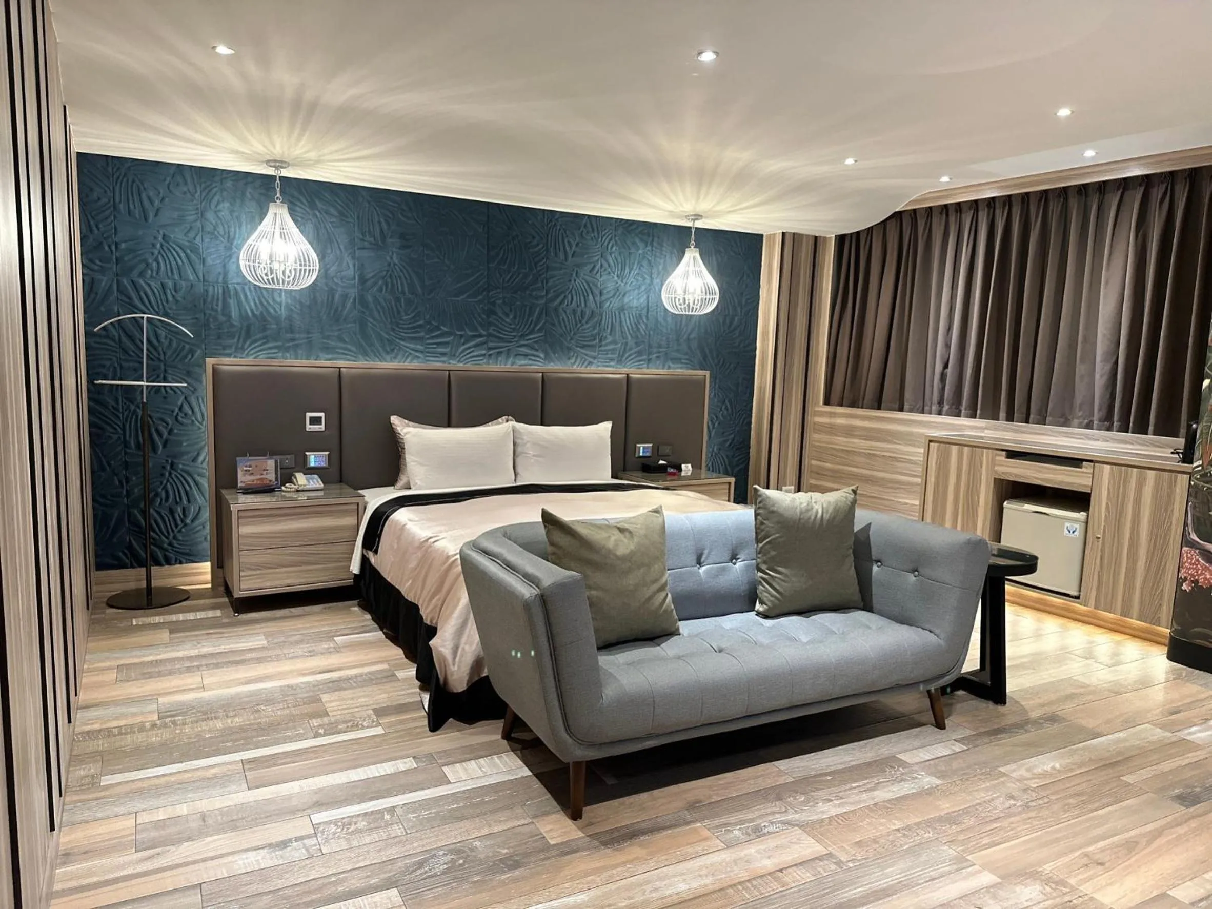 Photo of the whole room, Bed in Aquarius Motel