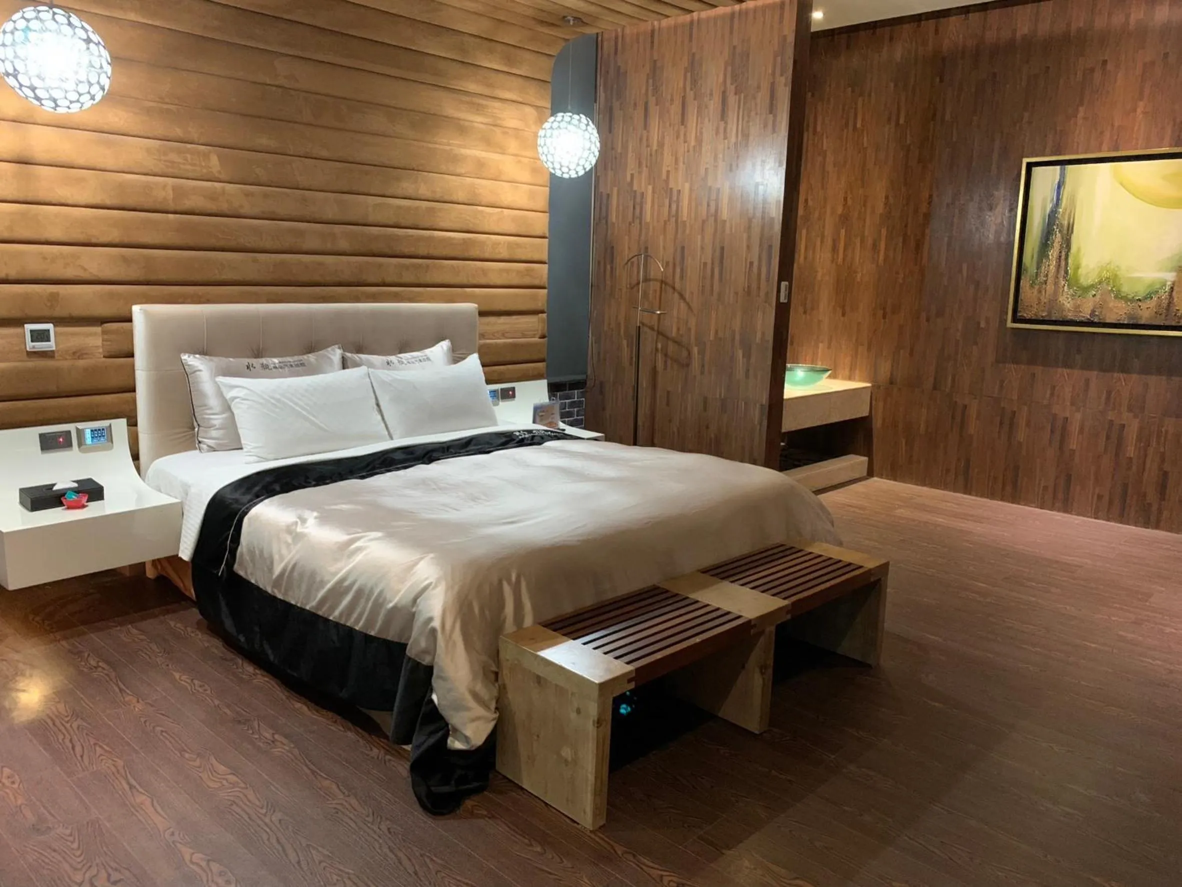 Photo of the whole room, Bed in Aquarius Motel