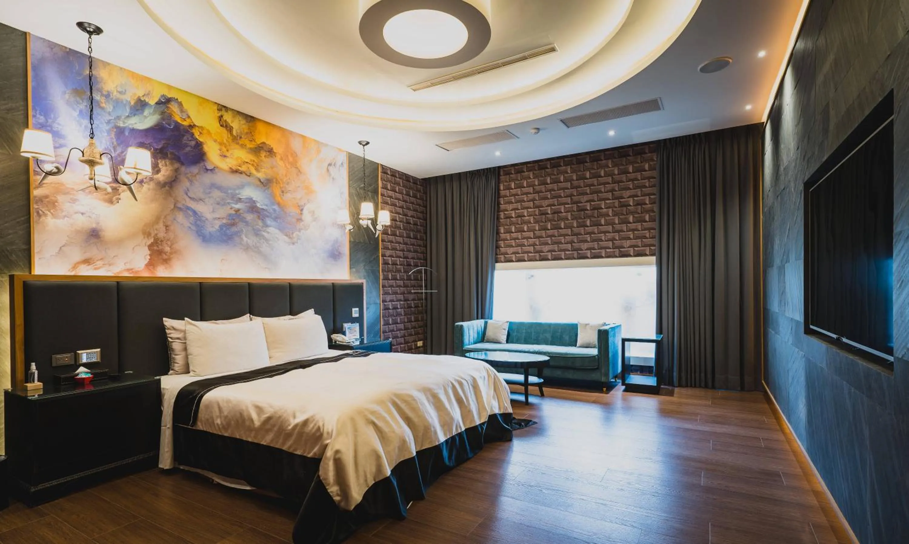 Photo of the whole room, Bed in Aquarius Motel