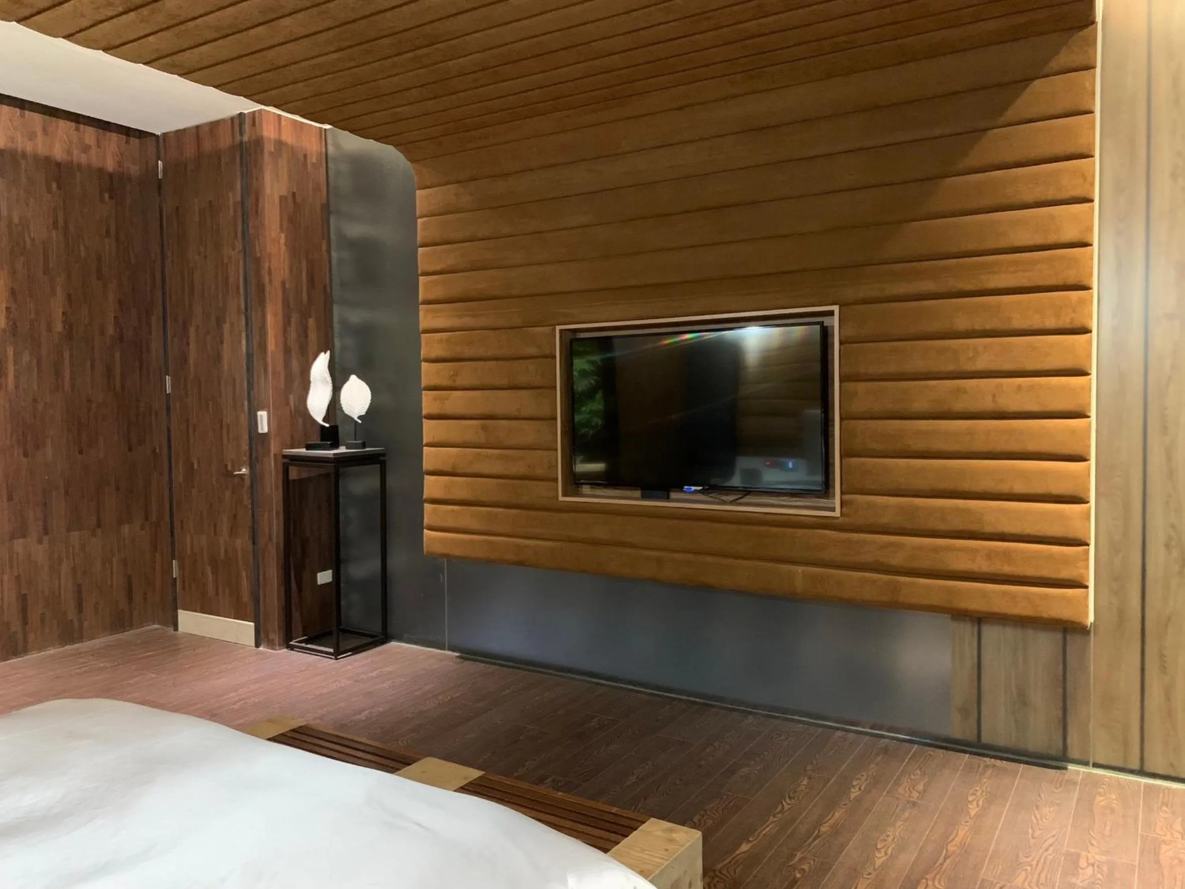 Photo of the whole room, Bed in Aquarius Motel