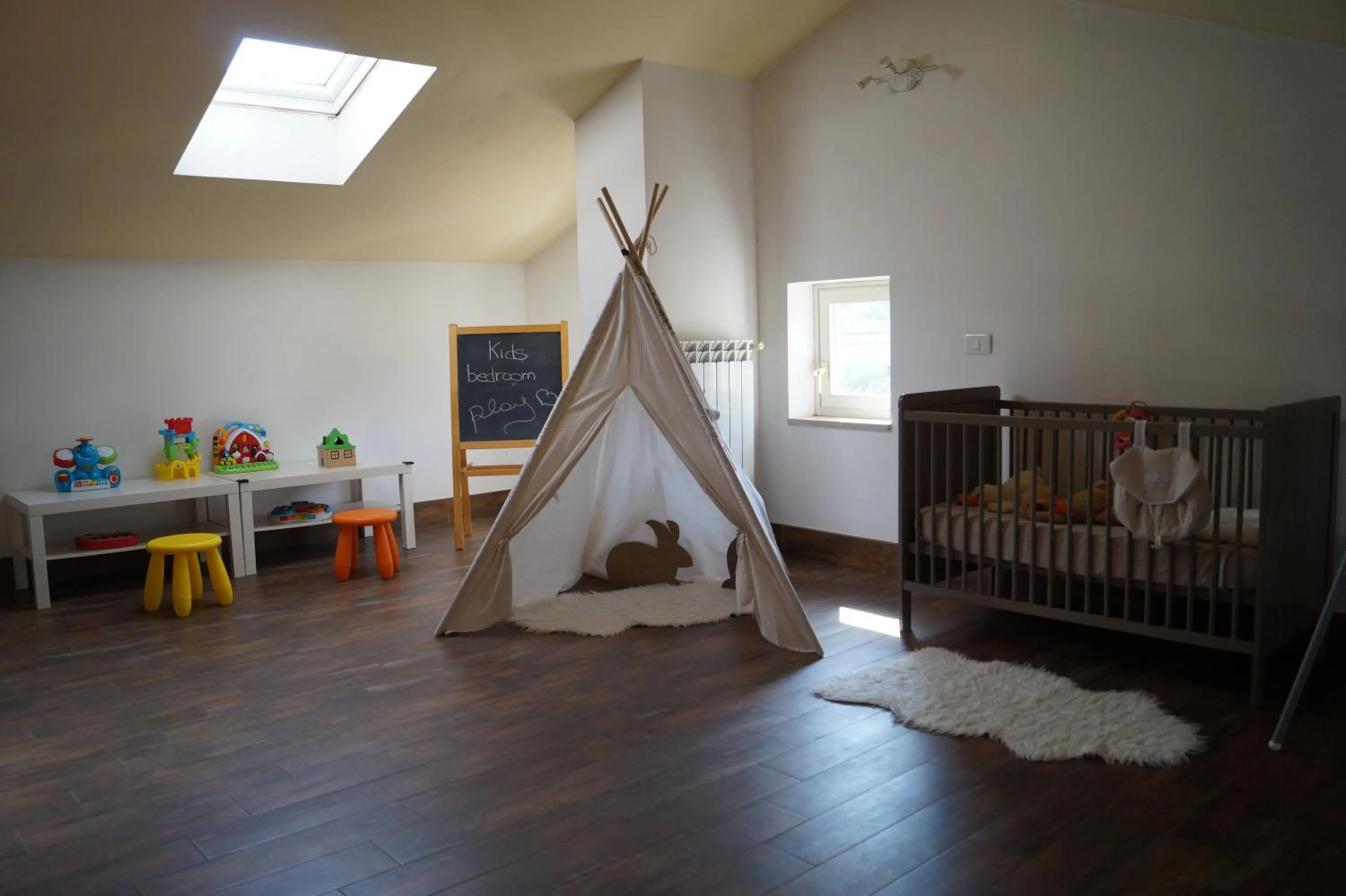 Activities, Bed in Bonjour Bonheur