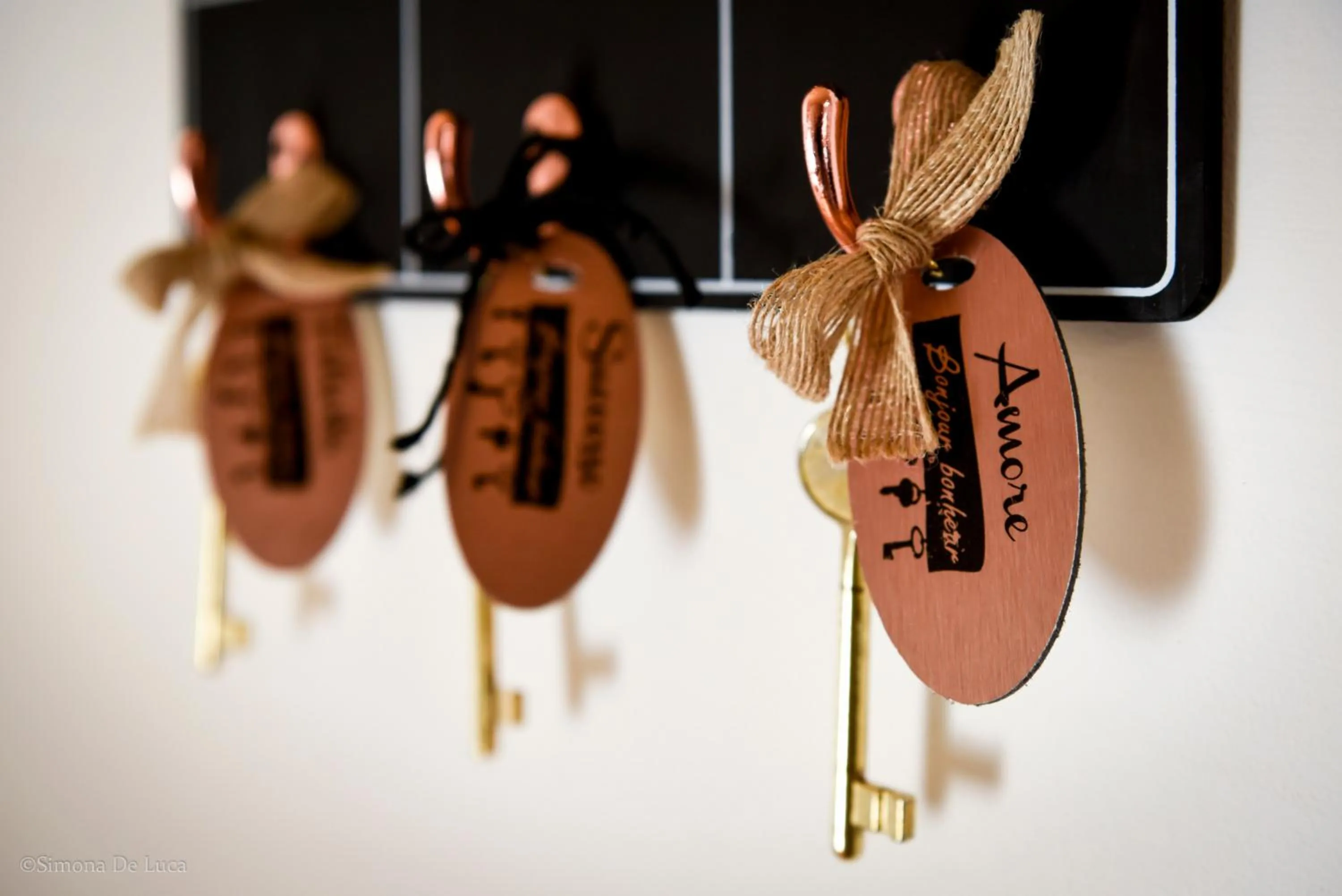 Decorative detail in Bonjour Bonheur