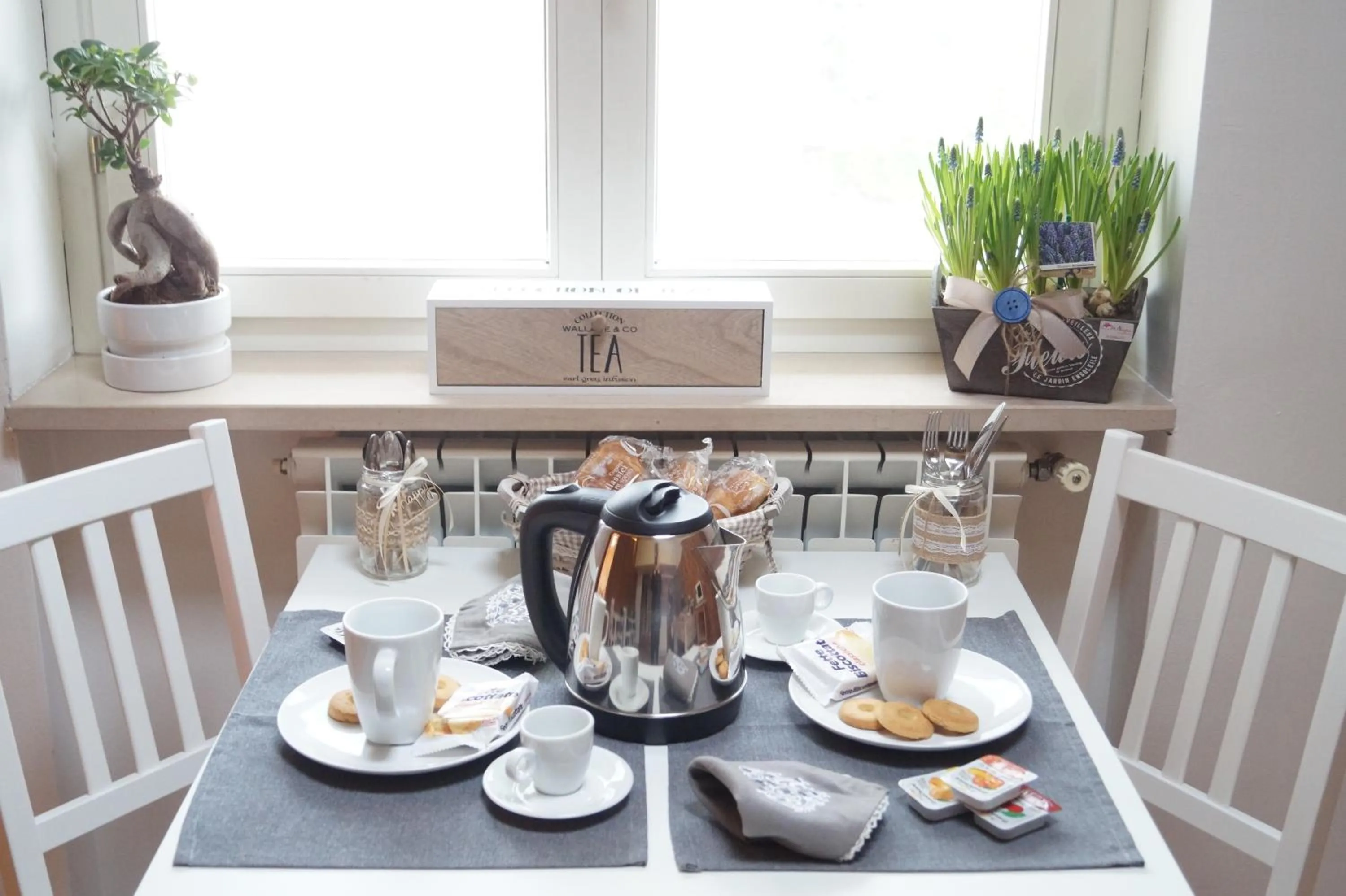 Coffee/tea facilities in Bonjour Bonheur