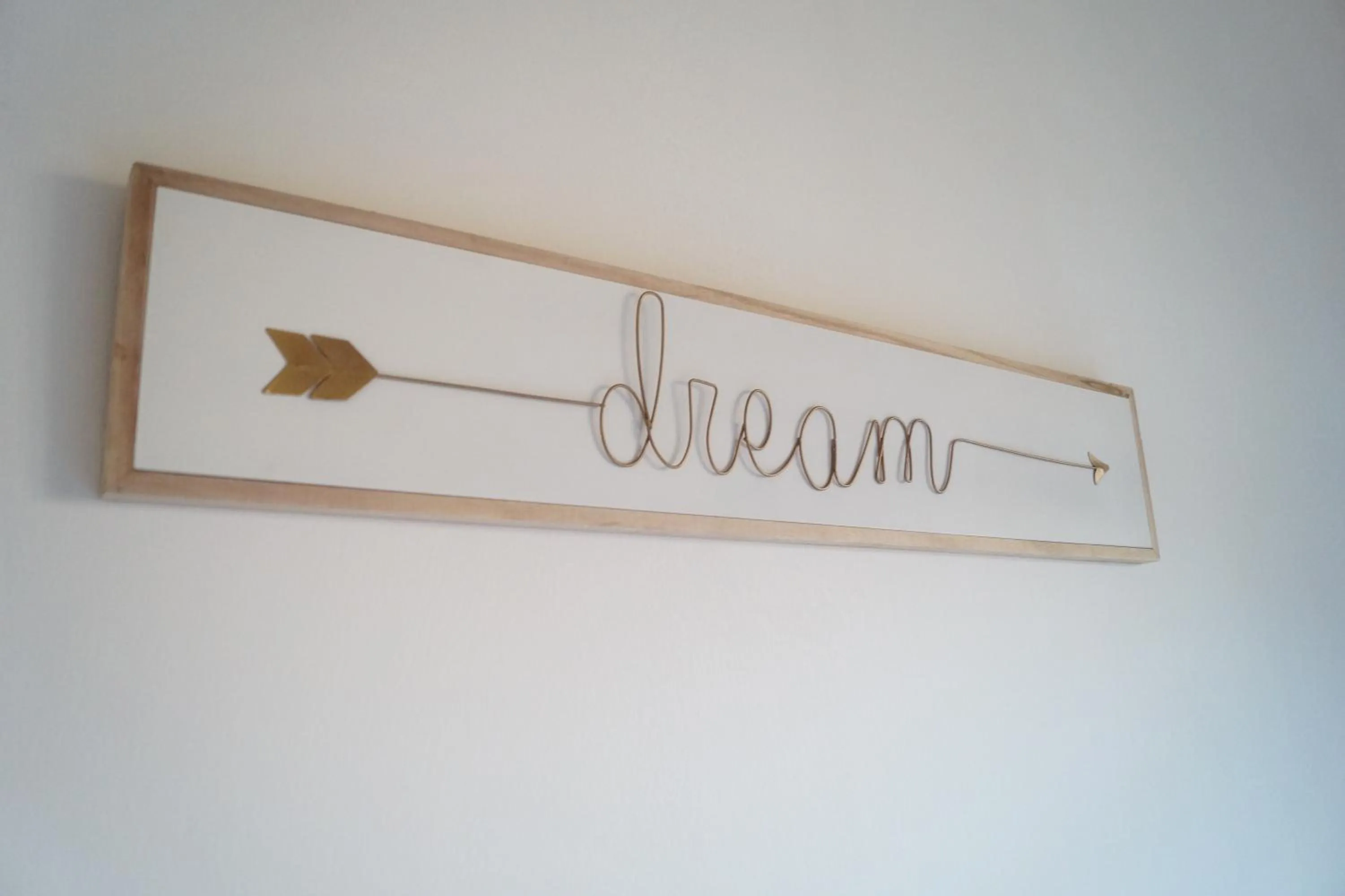 Decorative detail in Bonjour Bonheur