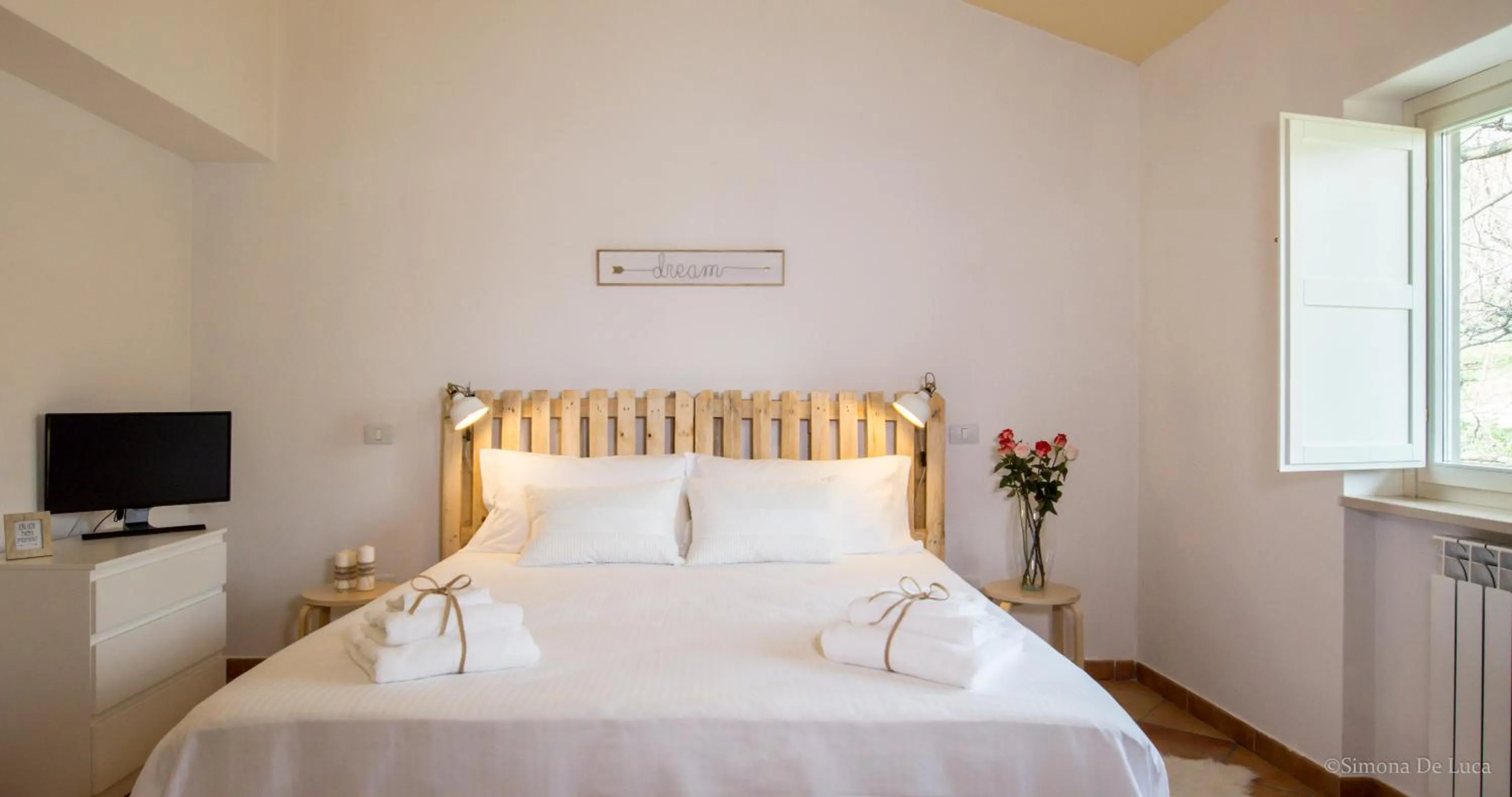 Bedroom, Bed in Bonjour Bonheur