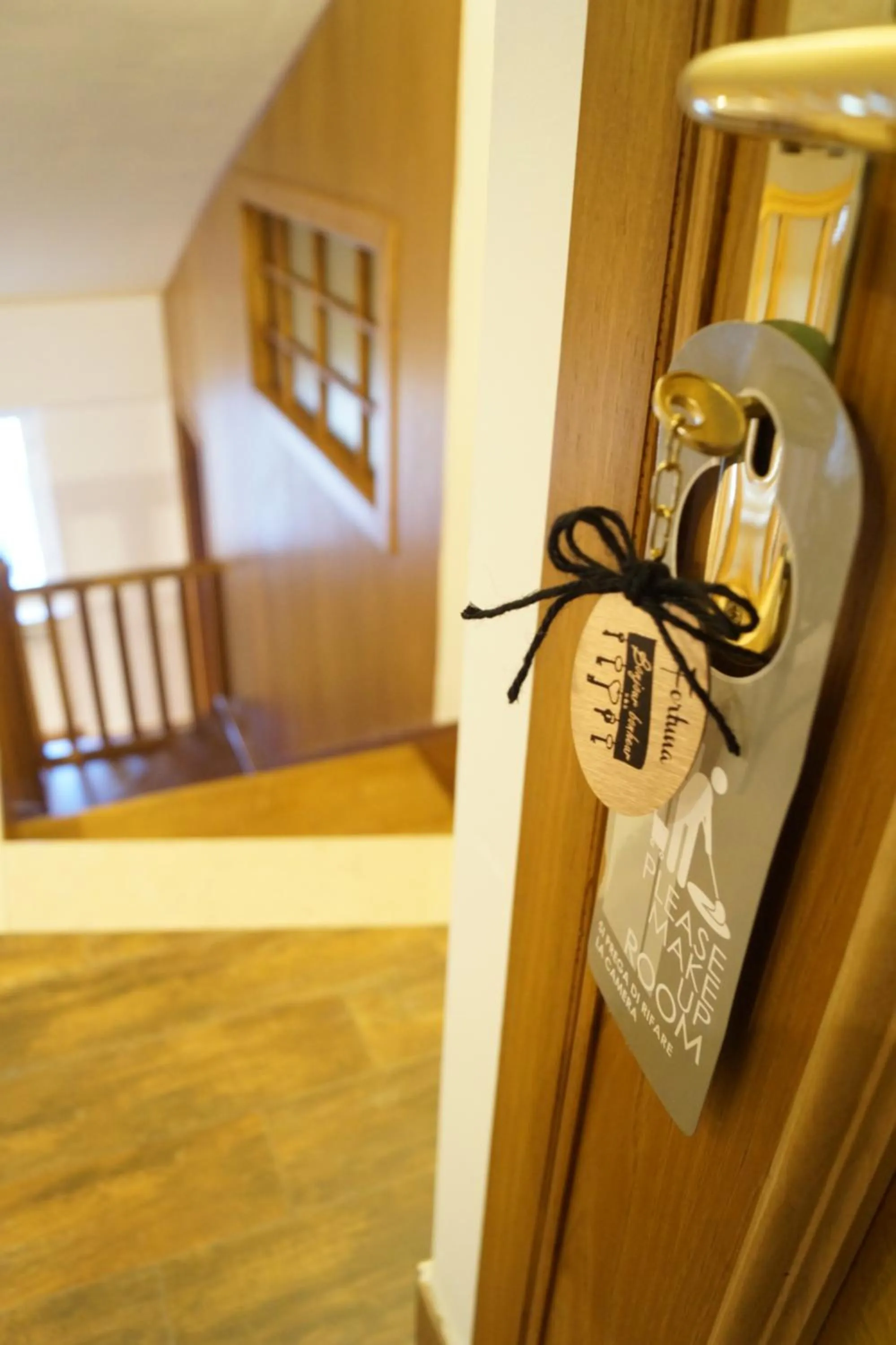 Decorative detail in Bonjour Bonheur