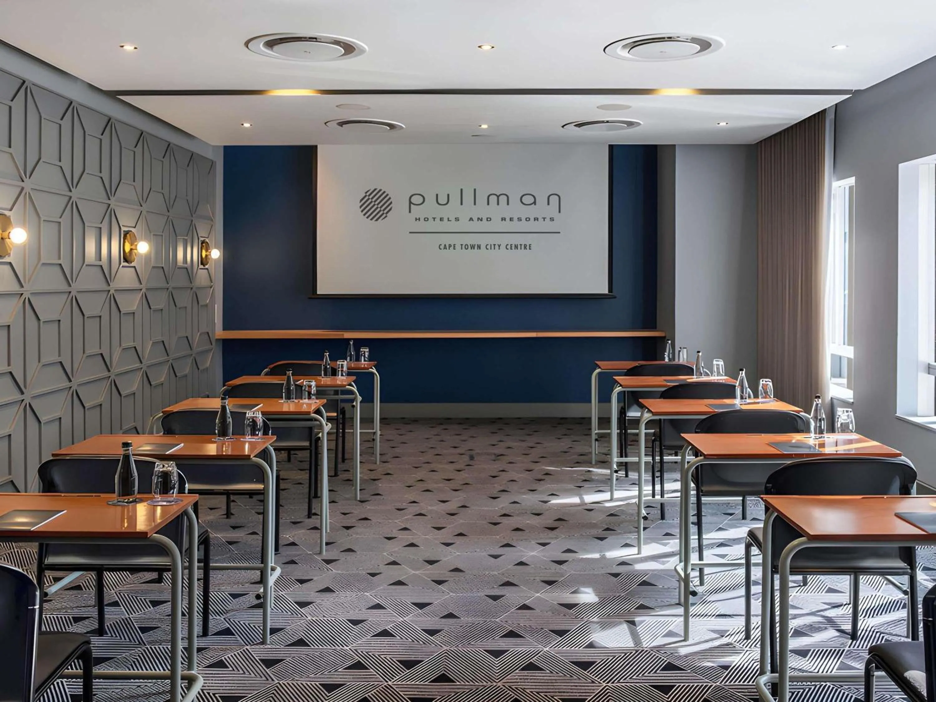 Meeting/conference room in Pullman Cape Town City Centre