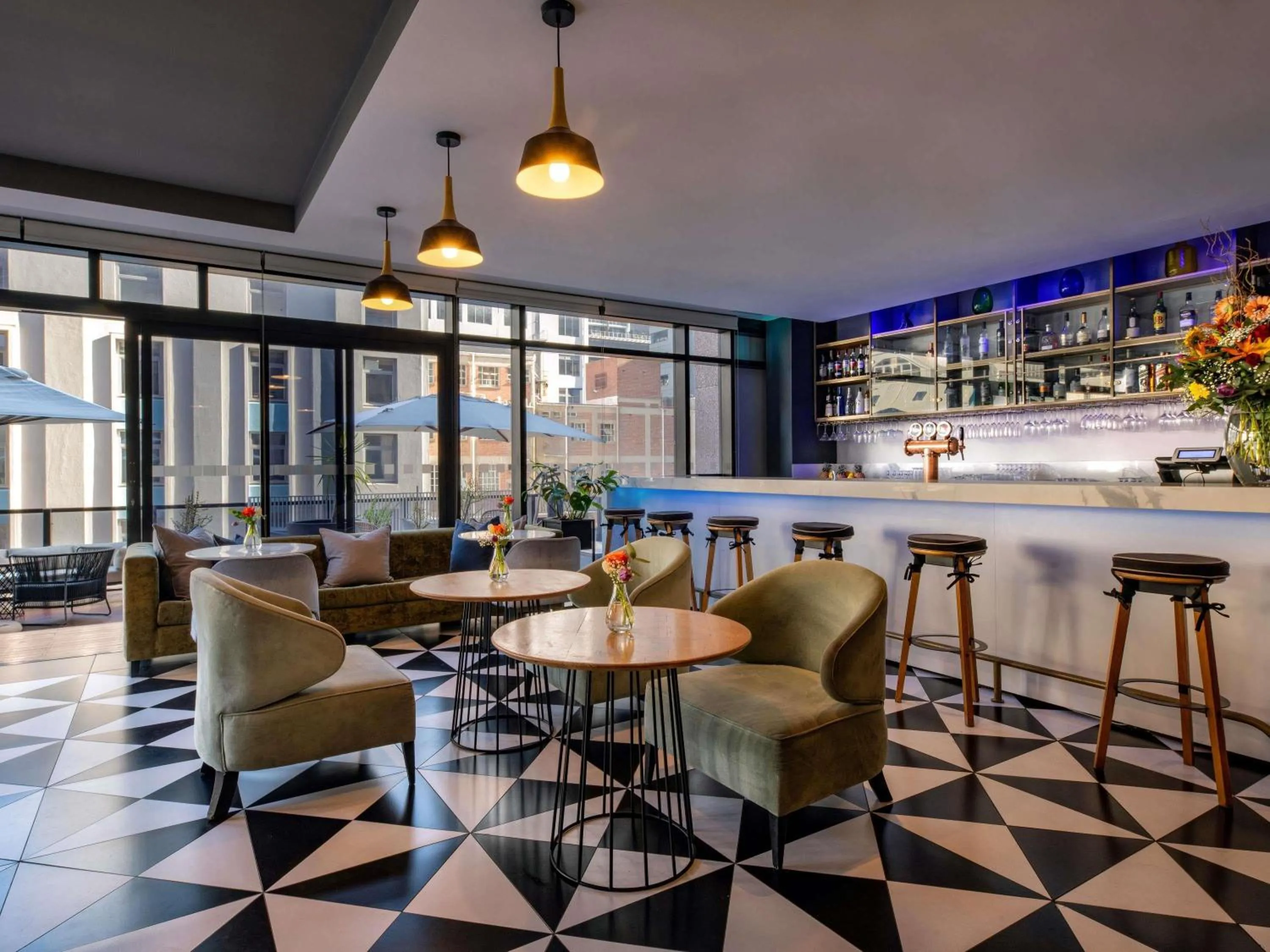 Lounge or bar in Pullman Cape Town City Centre